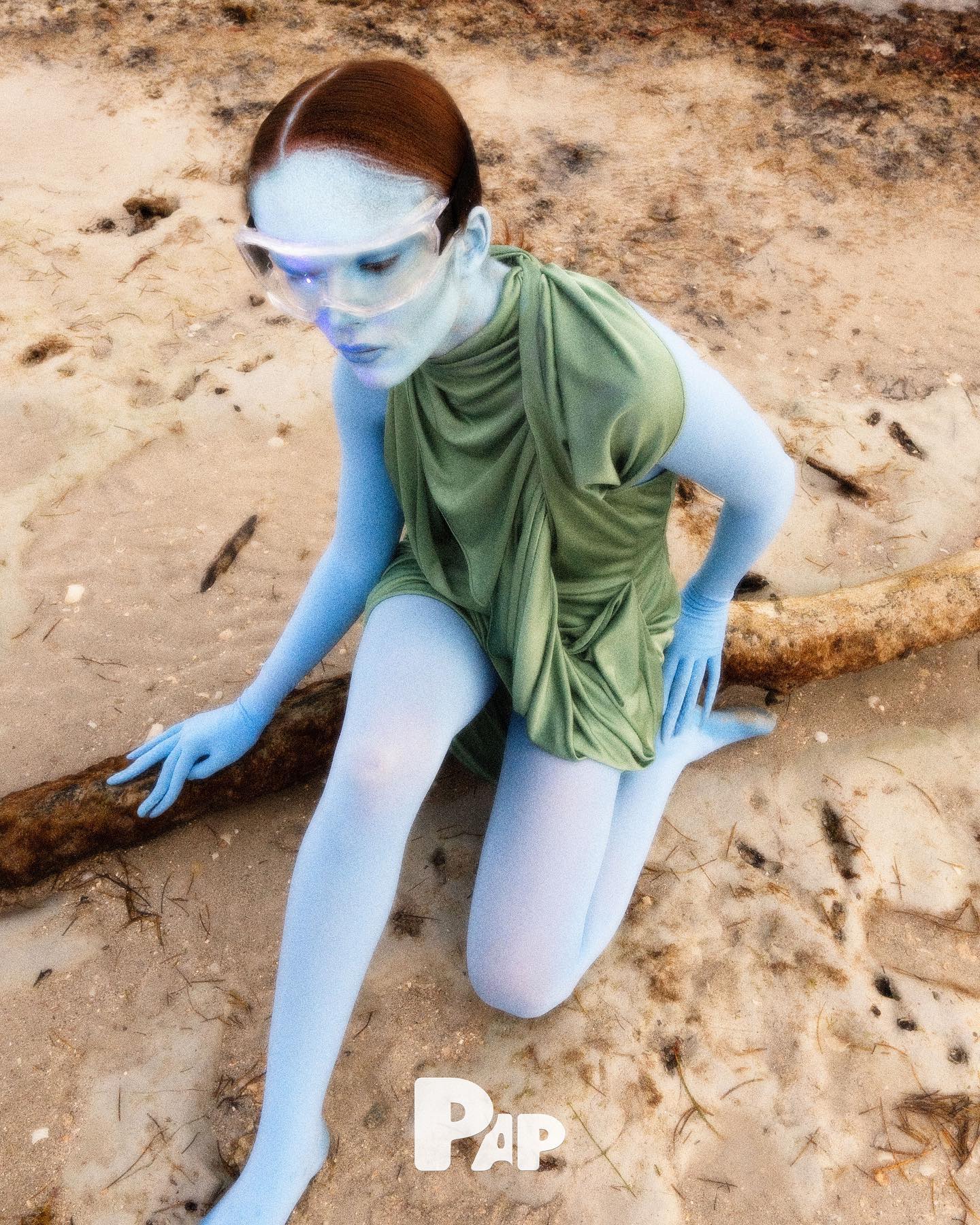 NOT ALONE — Look 7