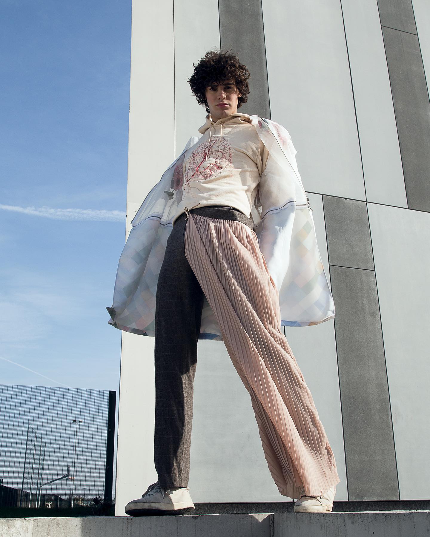 UNUSUAL SHAPE — Look 3