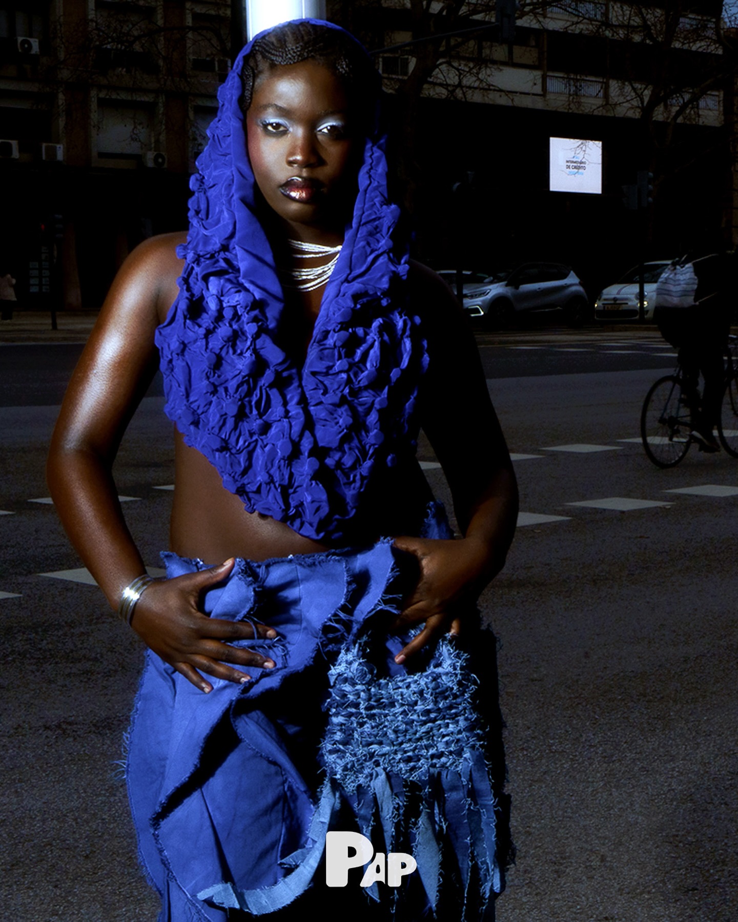 A GALLERY — Look 8