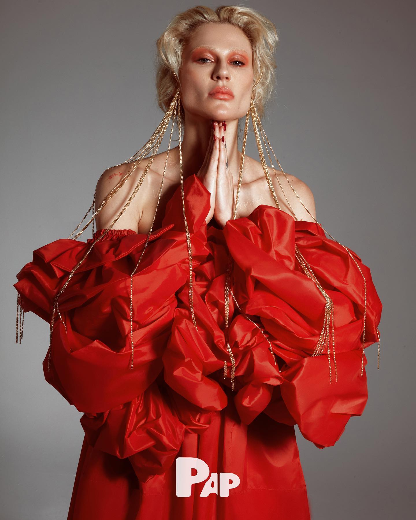 FLOATING ALICIA — Look 4