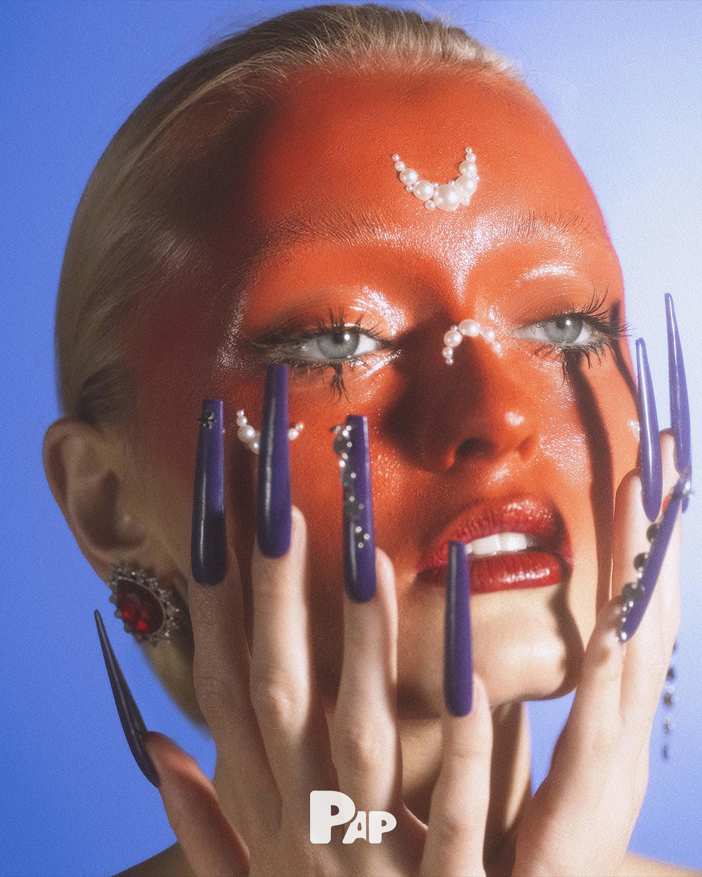MISFITS — Look 5