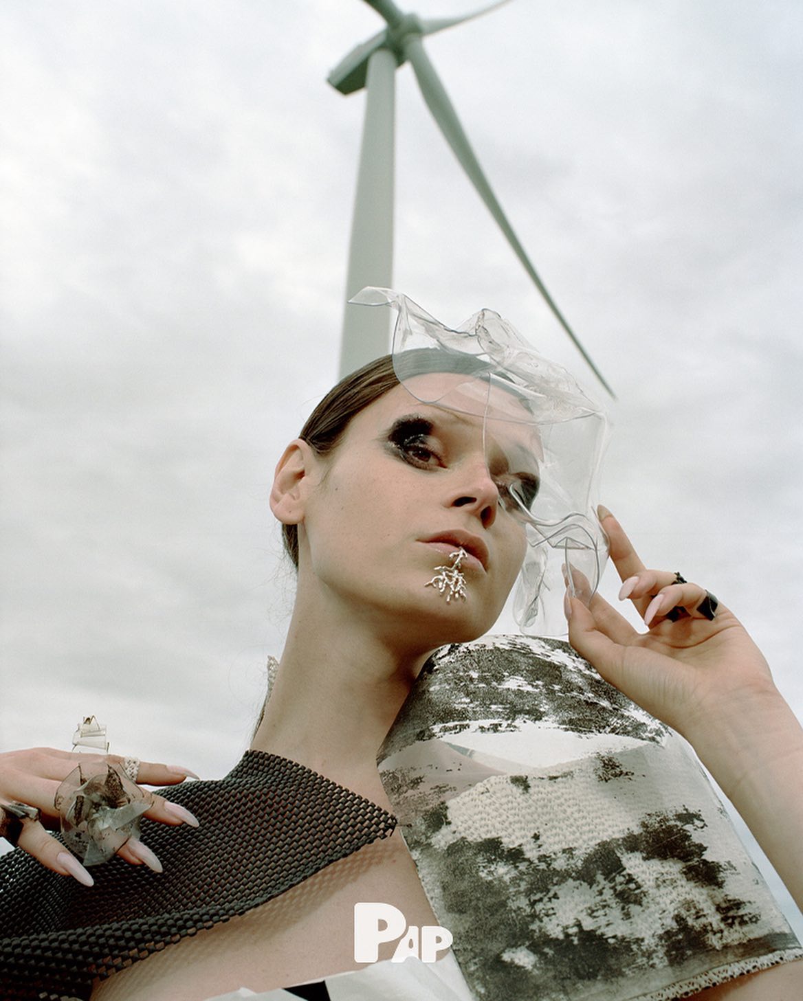 SOMEONE'S TRASH IS SOMEONE ELSE'S GLORY — Look 5
