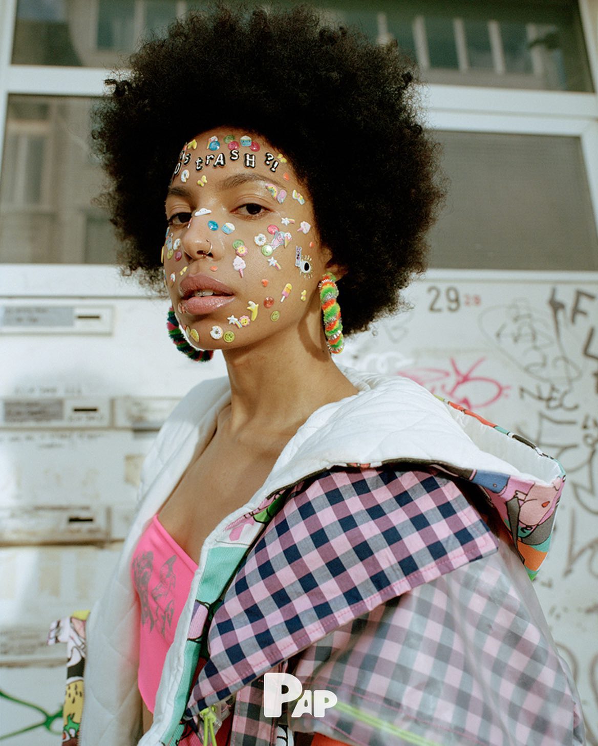 SOMEONE'S TRASH IS SOMEONE ELSE'S GLORY — Look 8