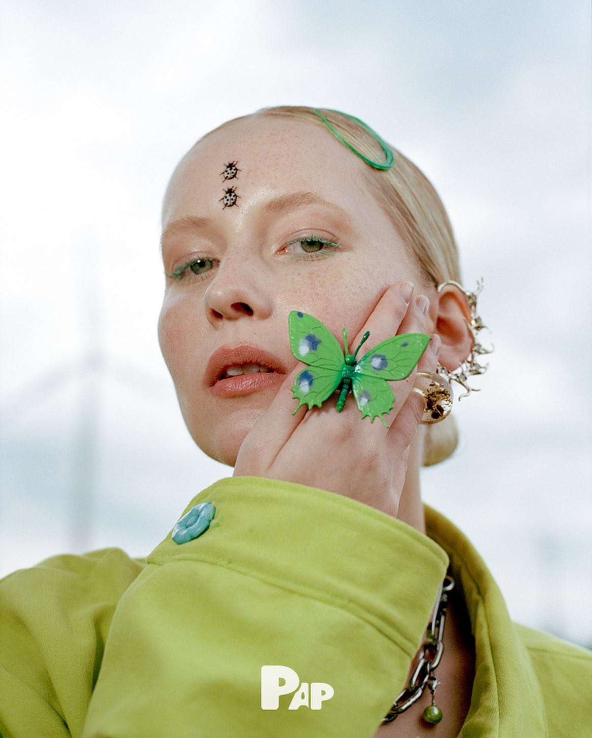 SOMEONE'S TRASH IS SOMEONE ELSE'S GLORY — Look 10