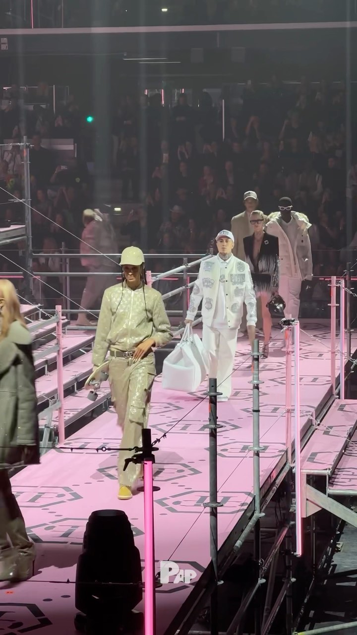 THE OUTSIDERS — Look 1