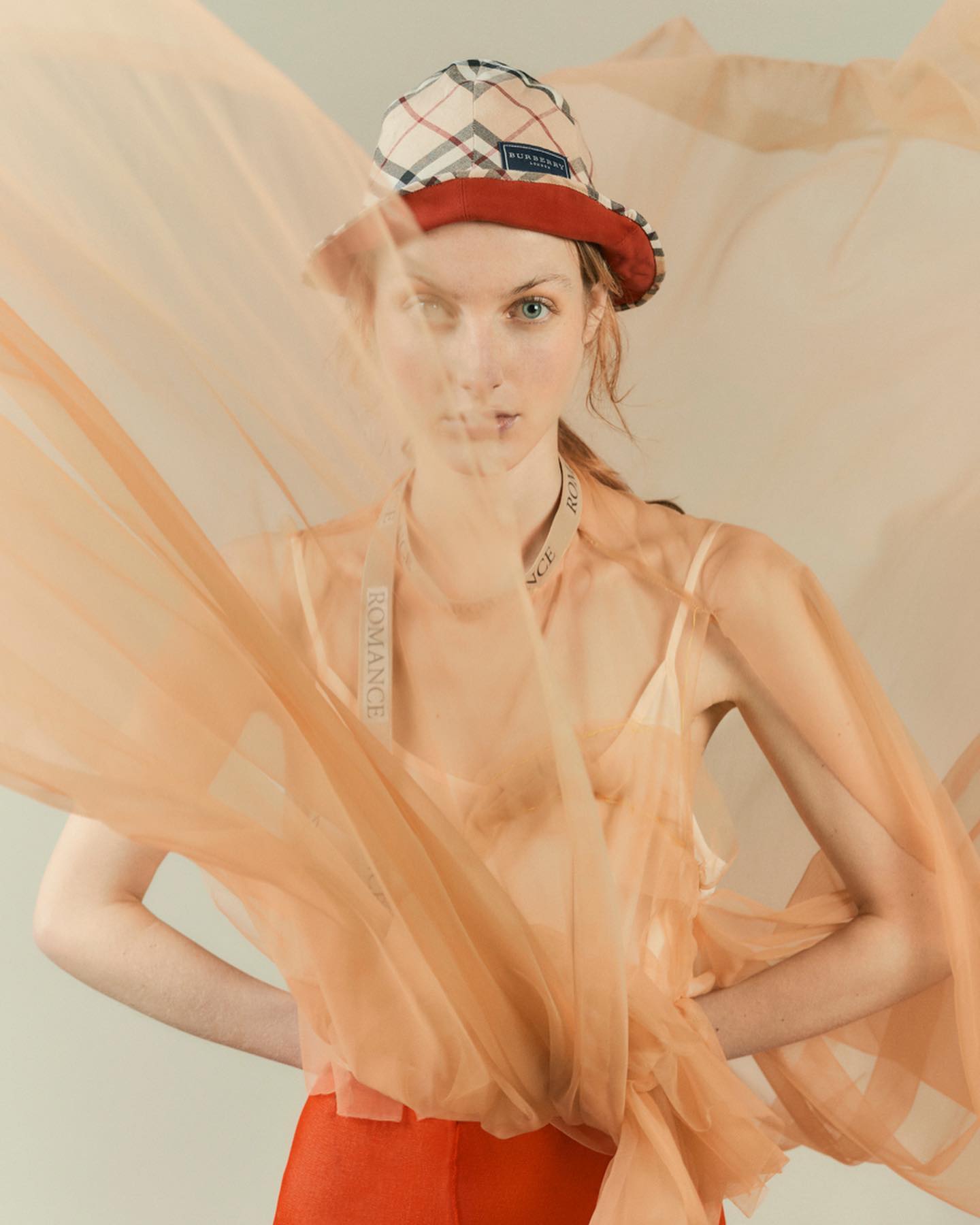 L'ETRANGER — Look 10
