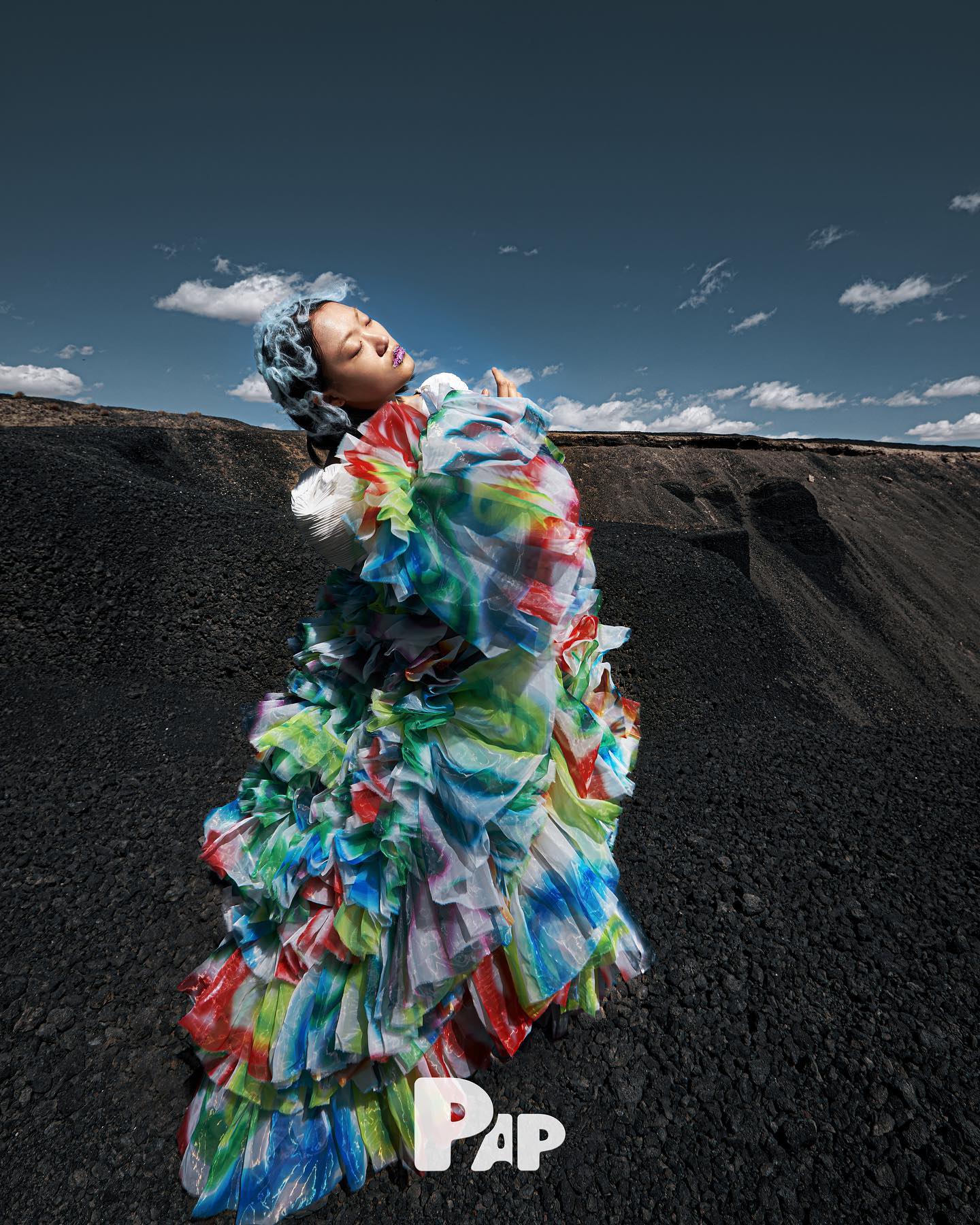 NO MAN'S LAND — Look 7