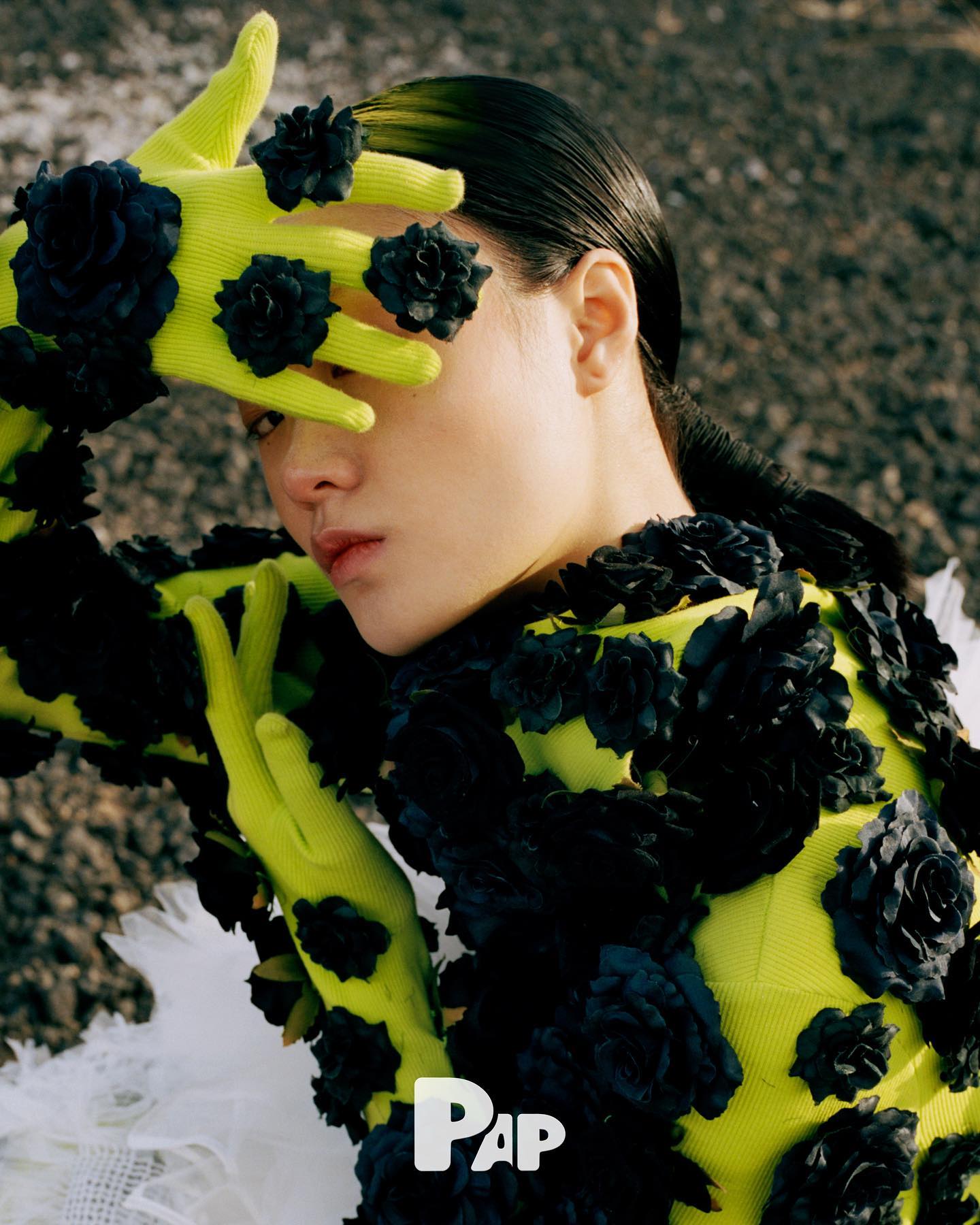 NO MAN'S LAND — Look 10