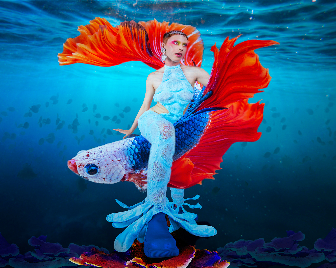 SURREAL WORLD — Look 8