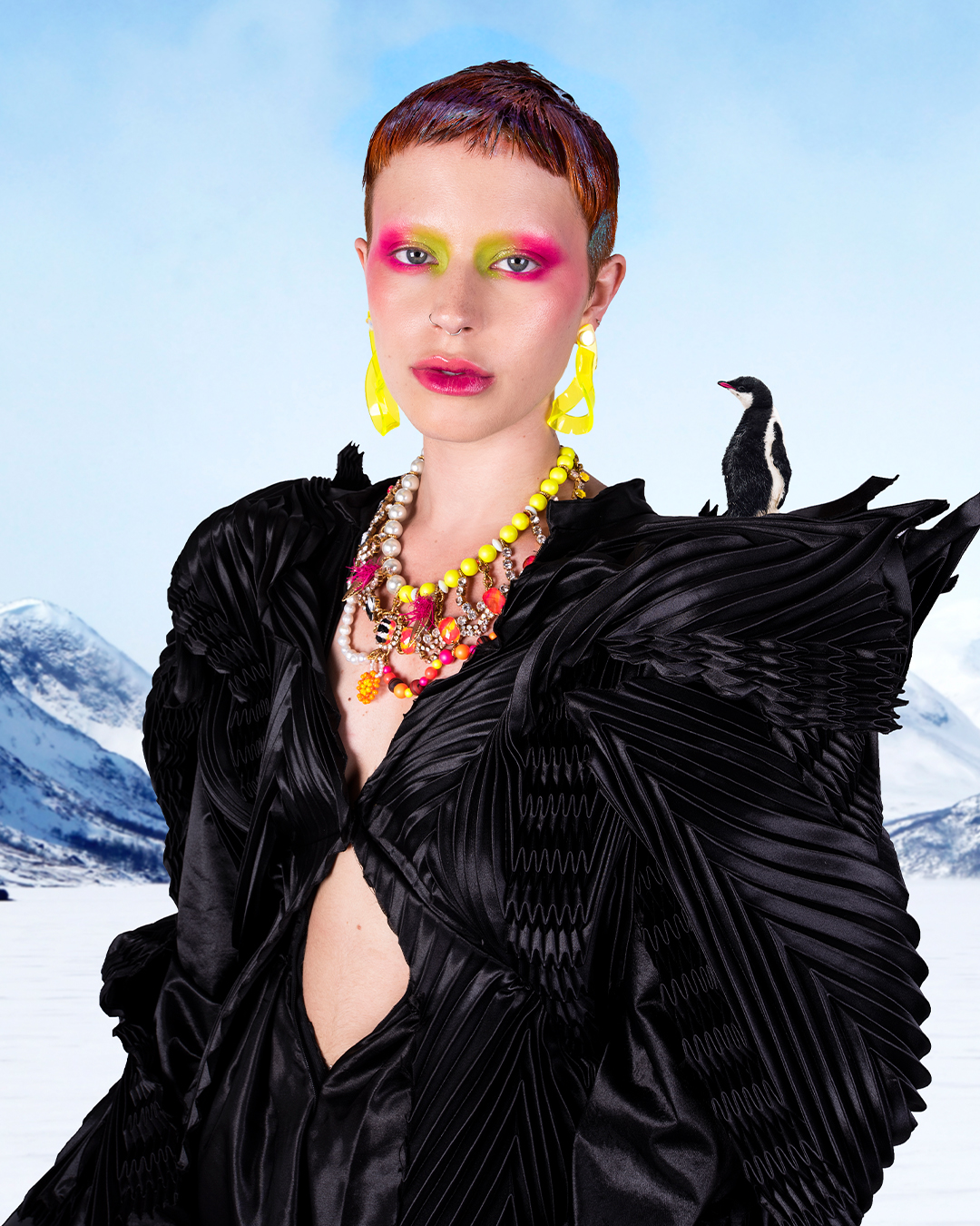 SURREAL WORLD — Look 9
