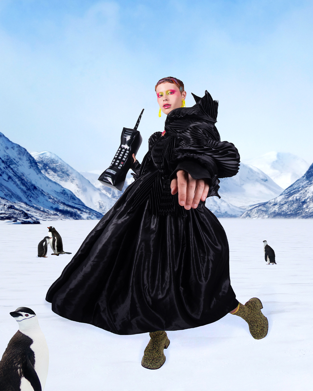 SURREAL WORLD — Look 10
