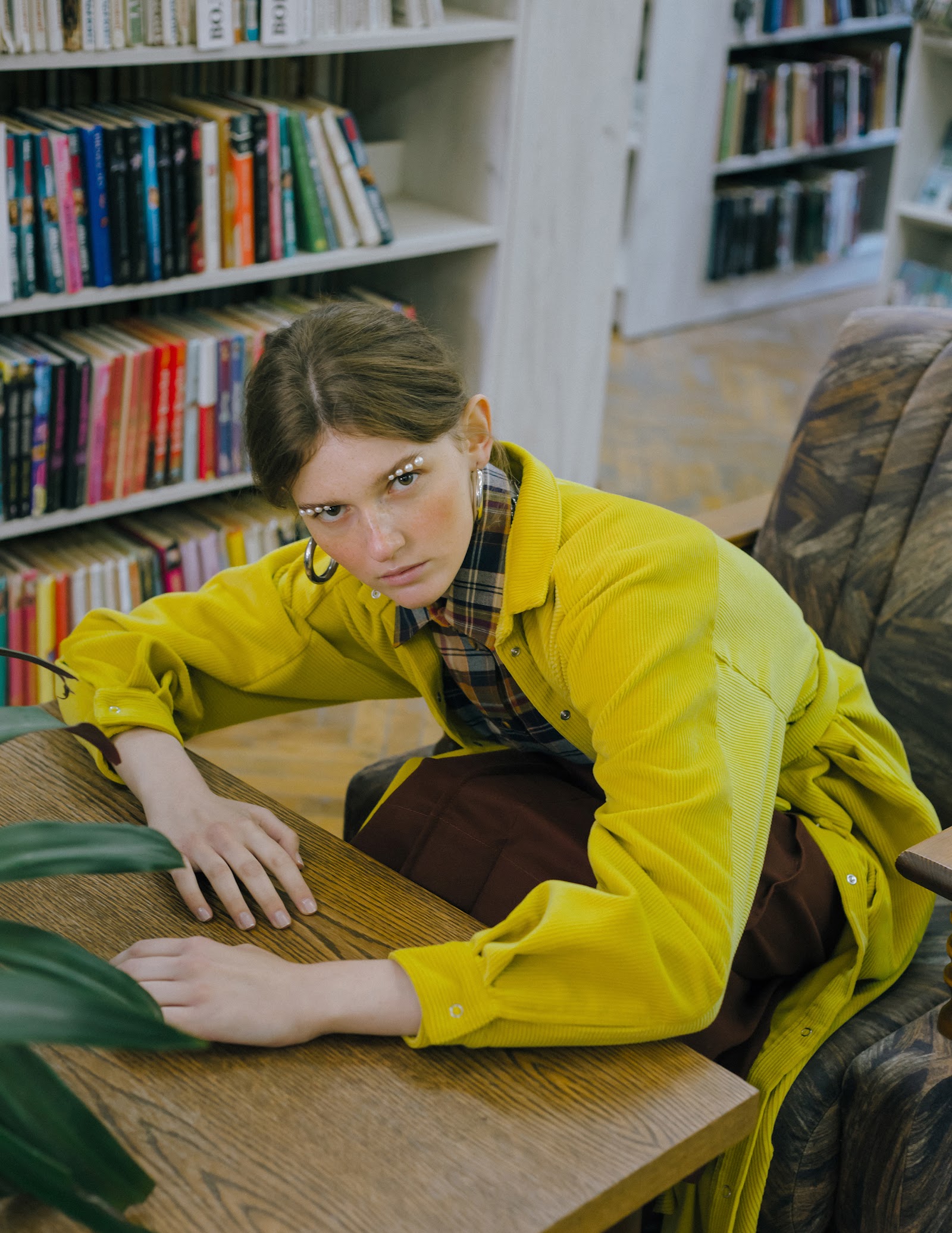 READING ROOM — Look 5