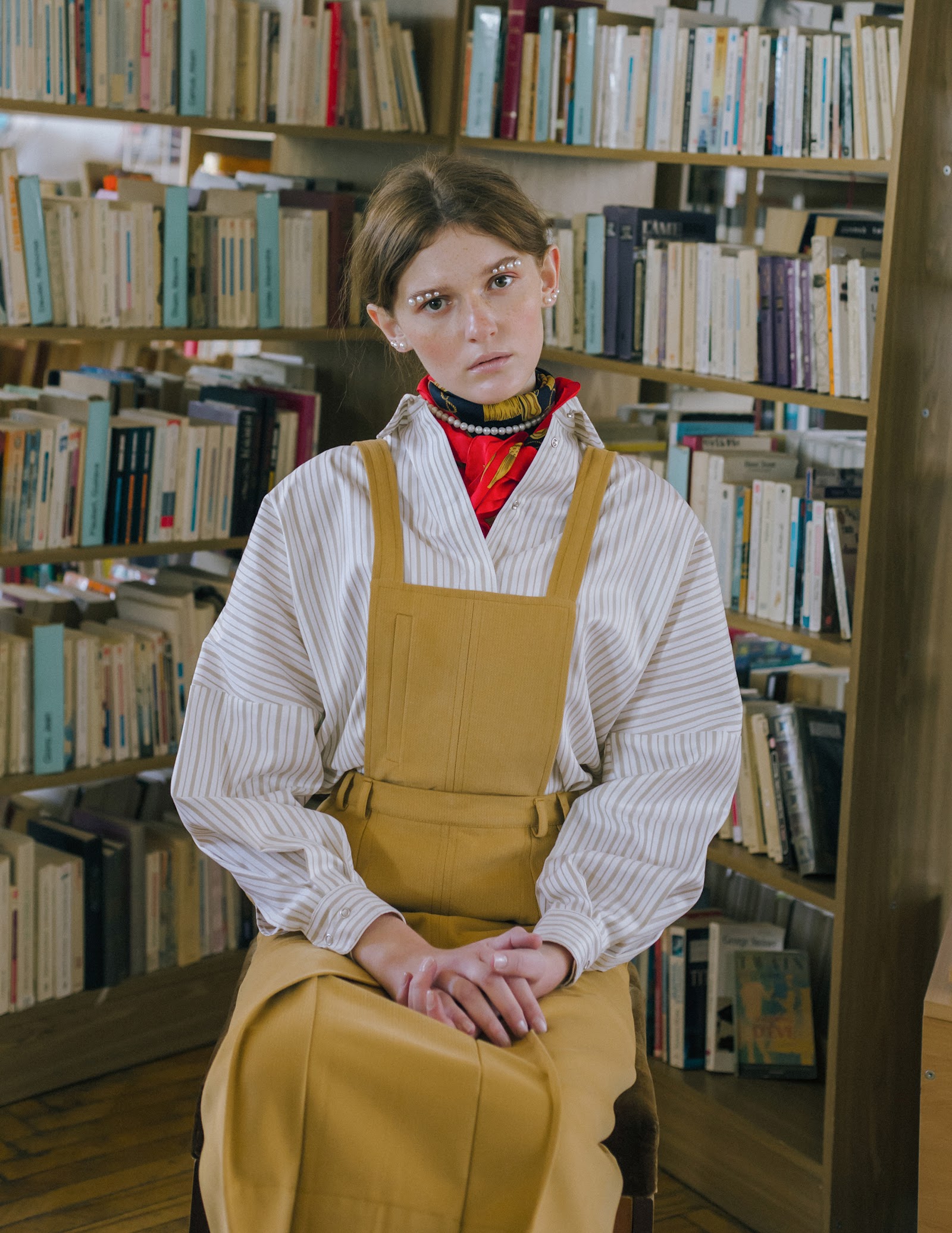 READING ROOM — Look 12