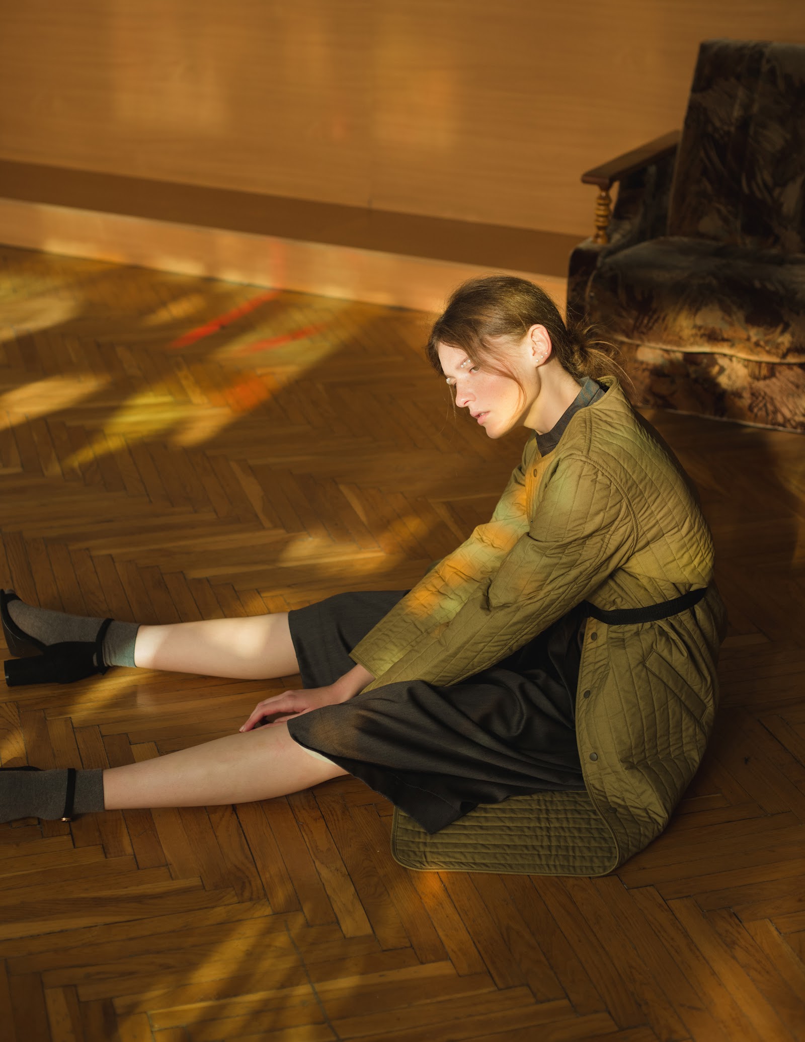 READING ROOM — Look 14
