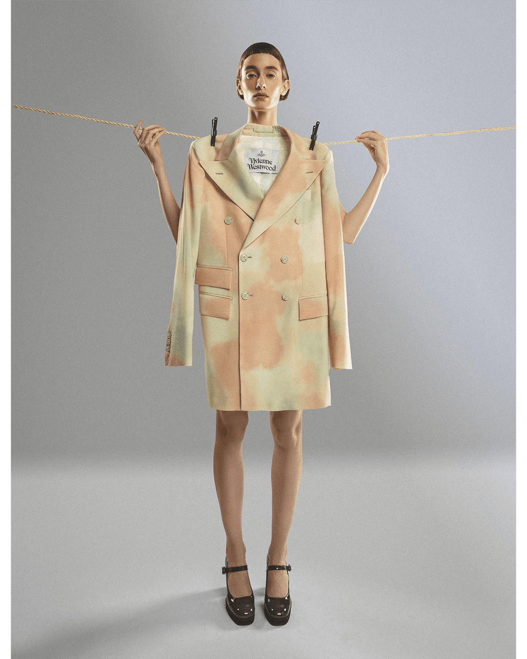 BROKEN IDENTITY — Look 8