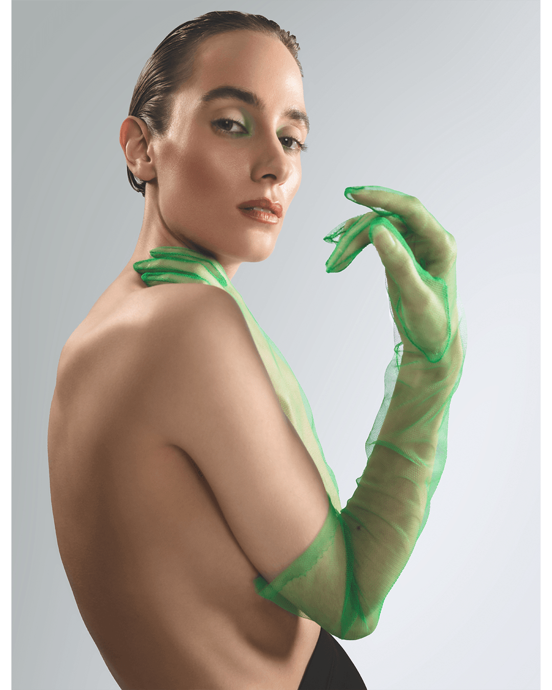 BROKEN IDENTITY — Look 10
