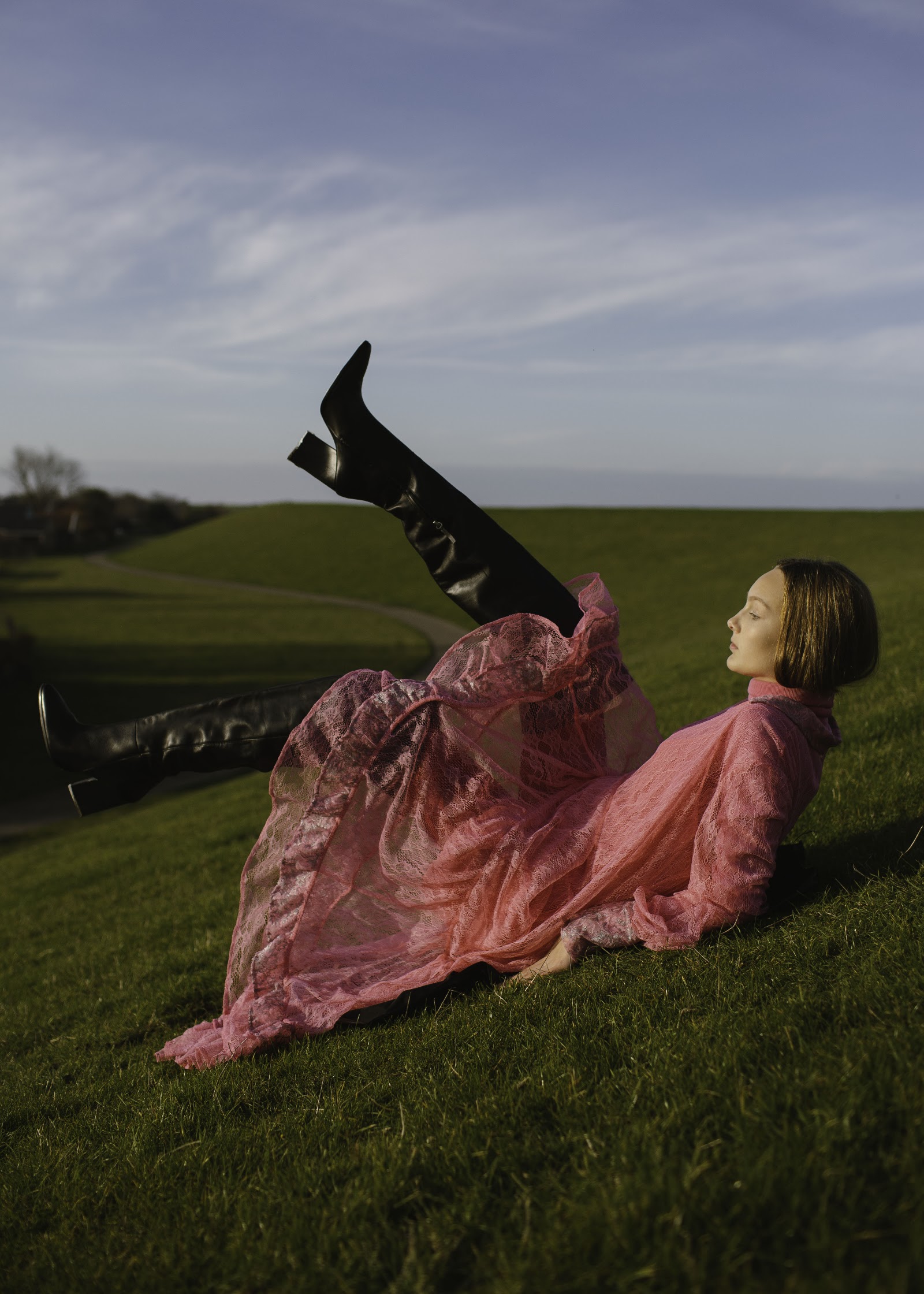 BY THE SEA — Look 3
