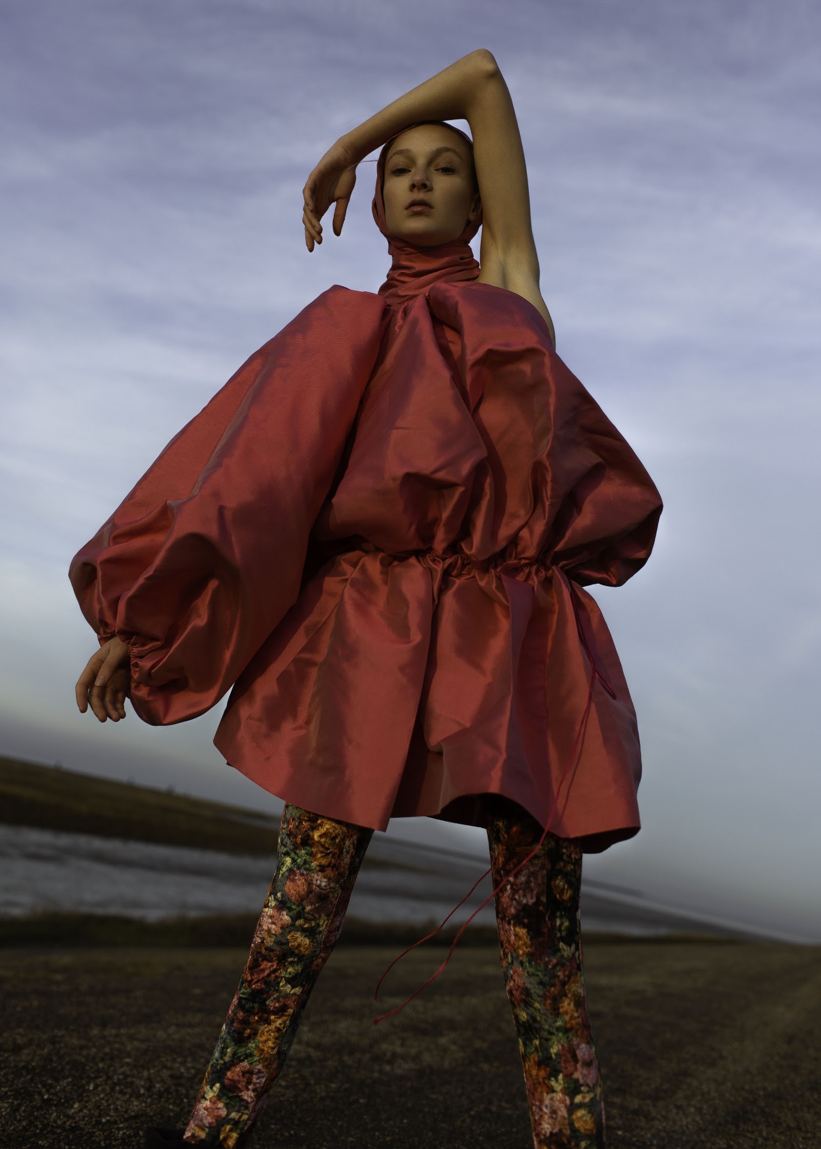 BY THE SEA — Look 6