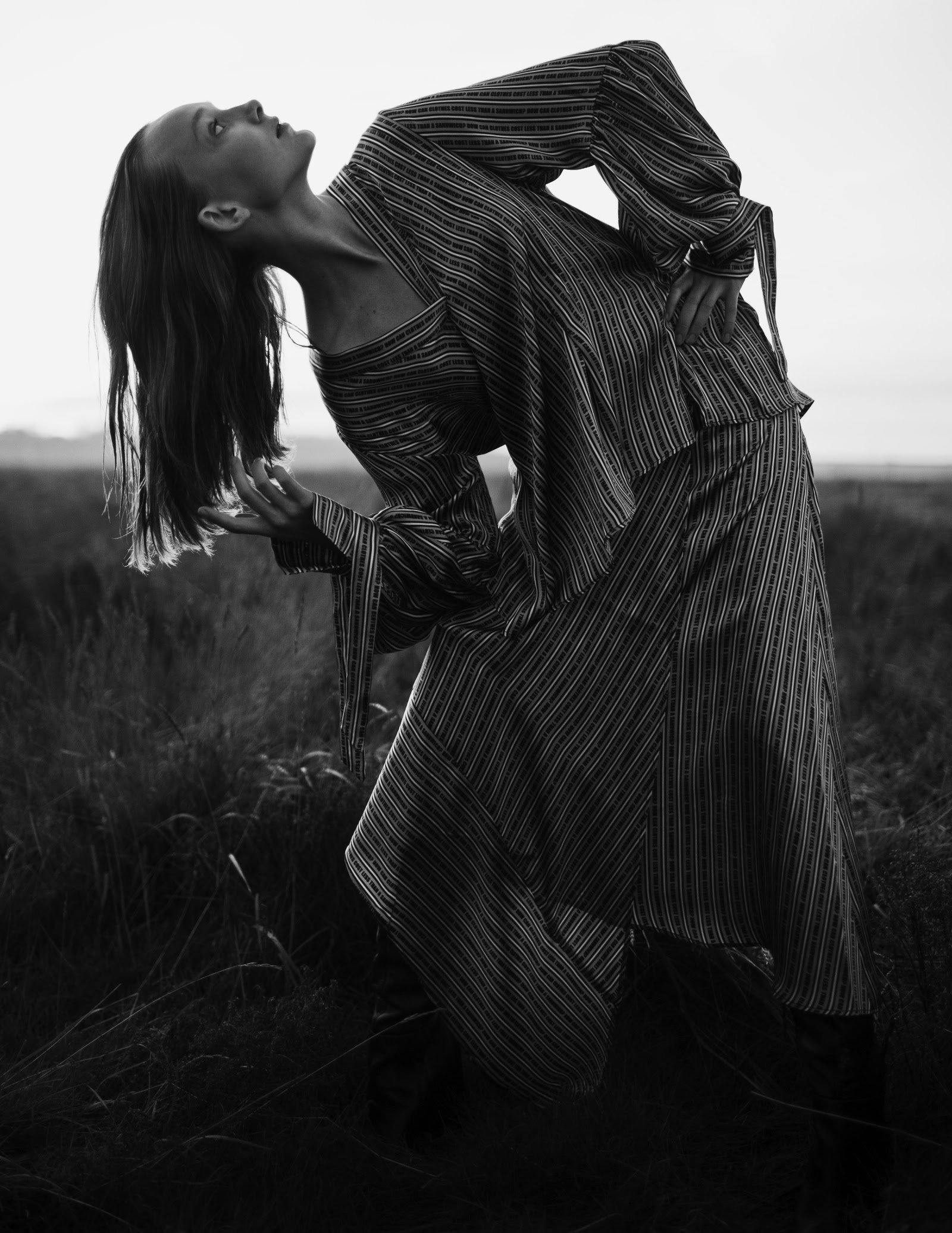 BY THE SEA — Look 7