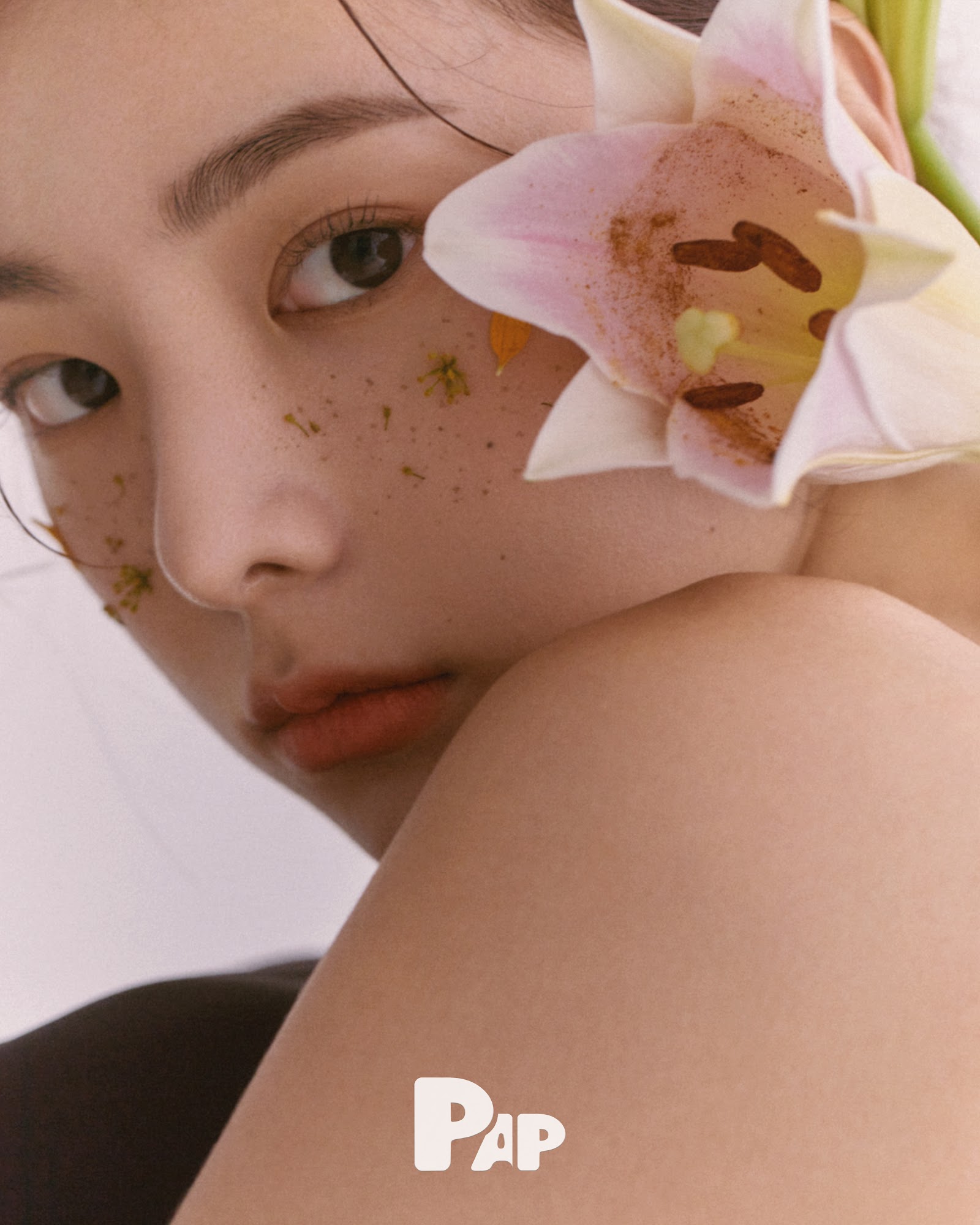 BLOOMING — Look 10