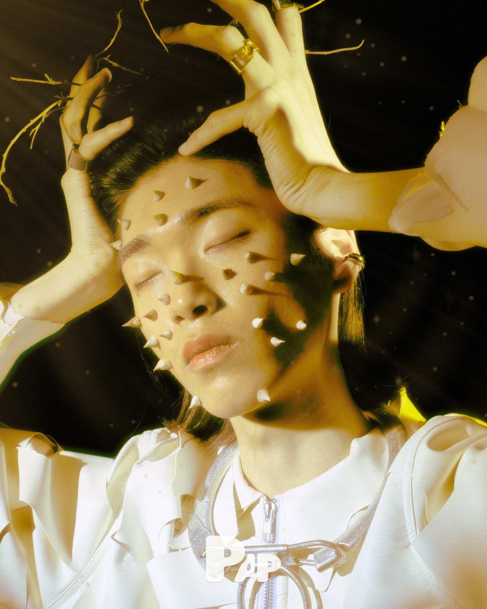 THE AMBIVALENCE OF BEAUTY — Look 19