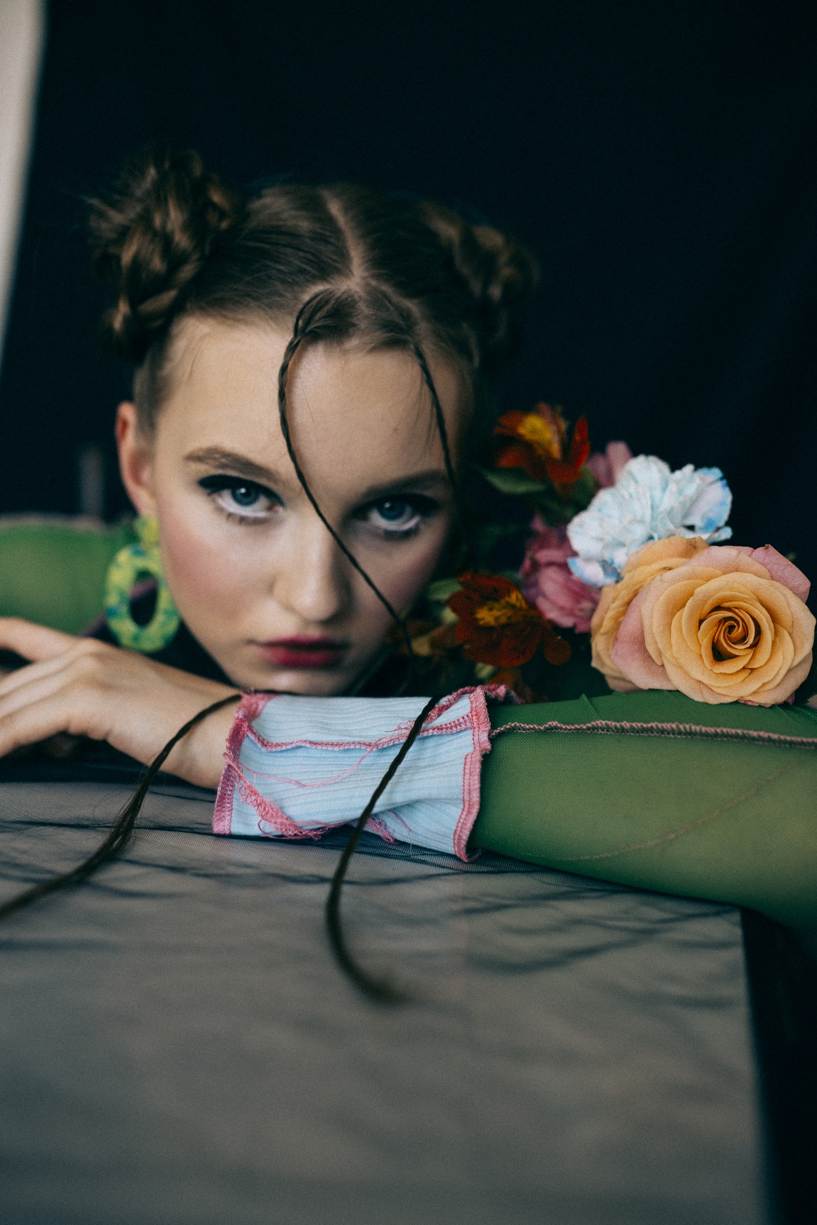 EXPRESSION — Look 1