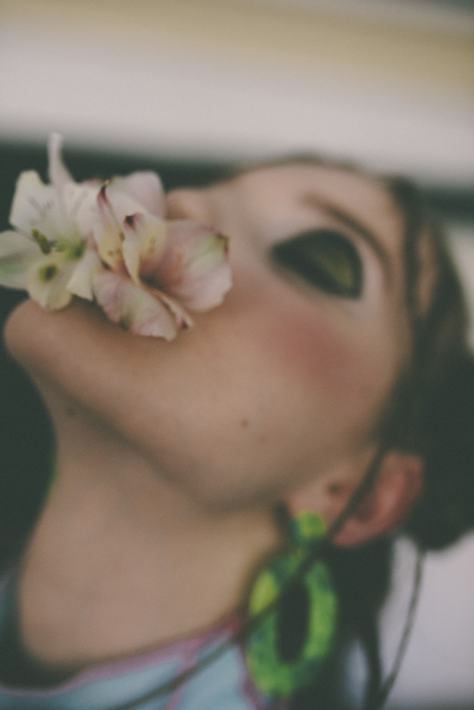 EXPRESSION — Look 2