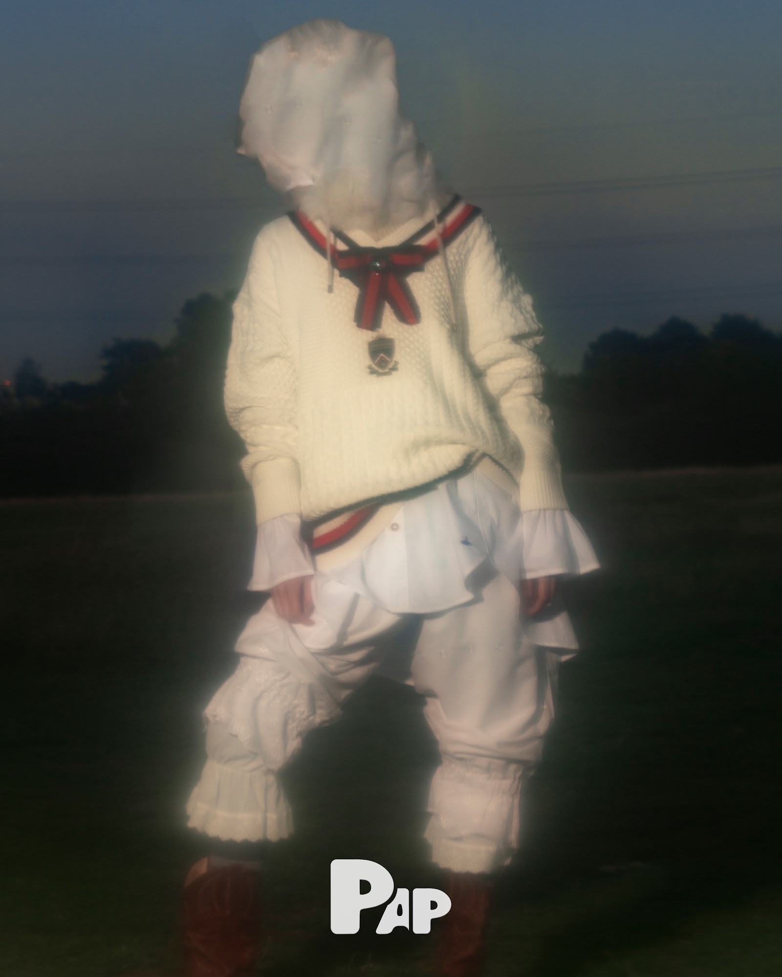 THE OUTDOORS — Look 10