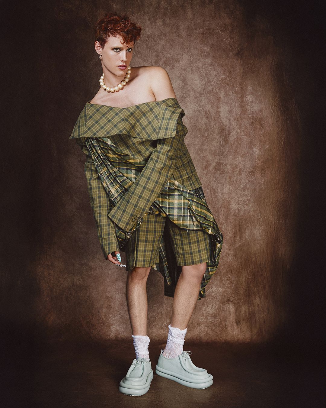 The singular crowd — Look 8