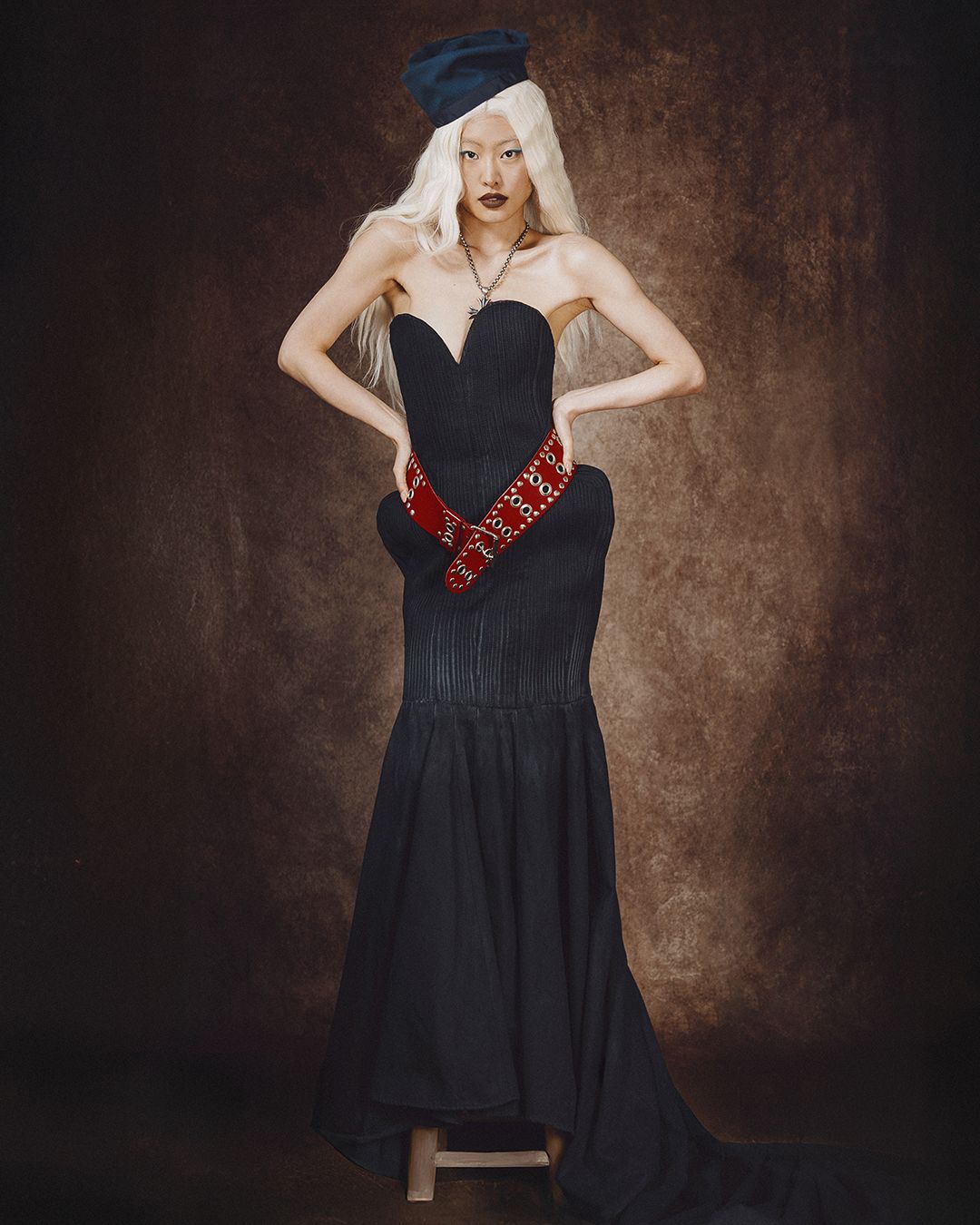 The singular crowd — Look 10