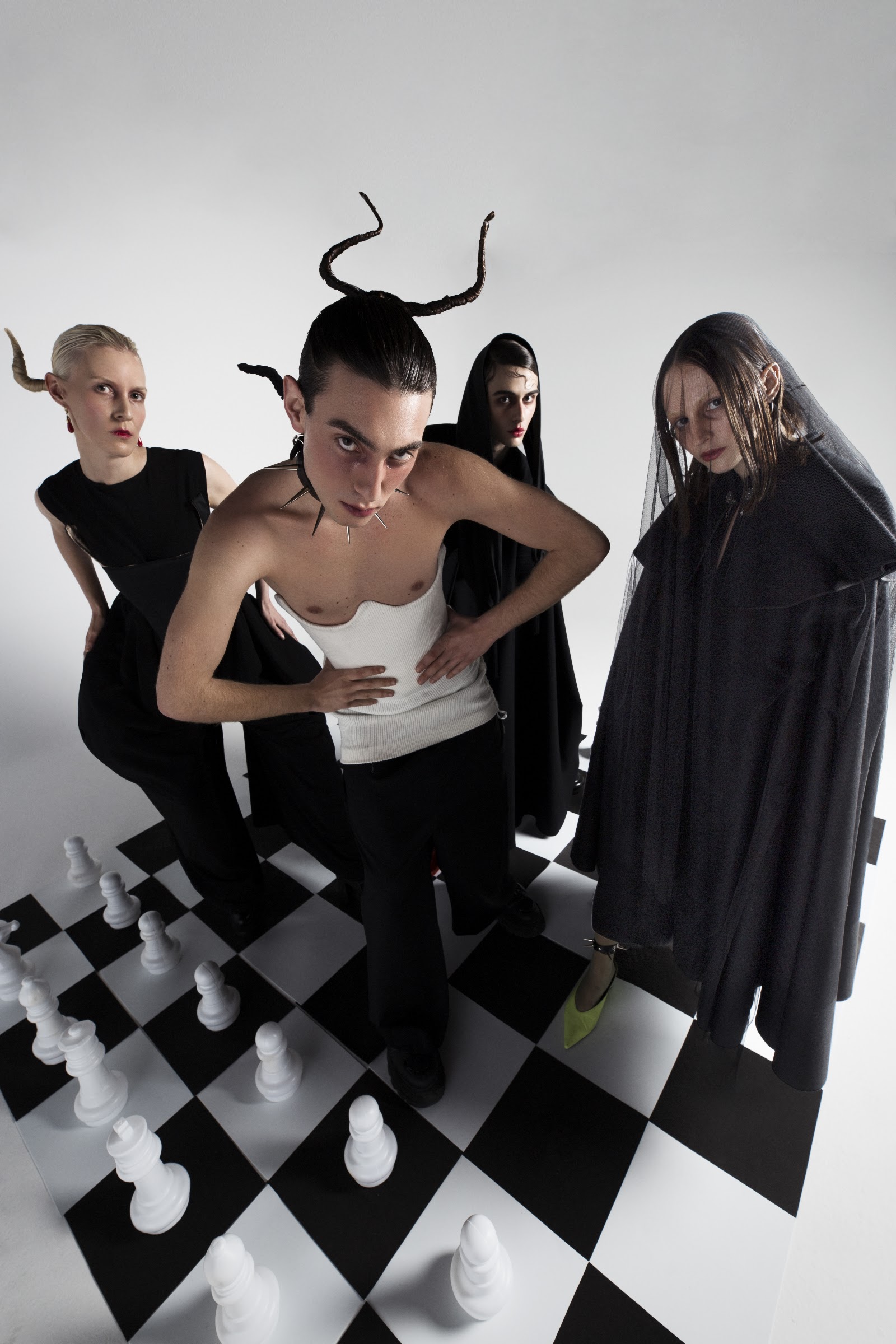 CHESS — Cover