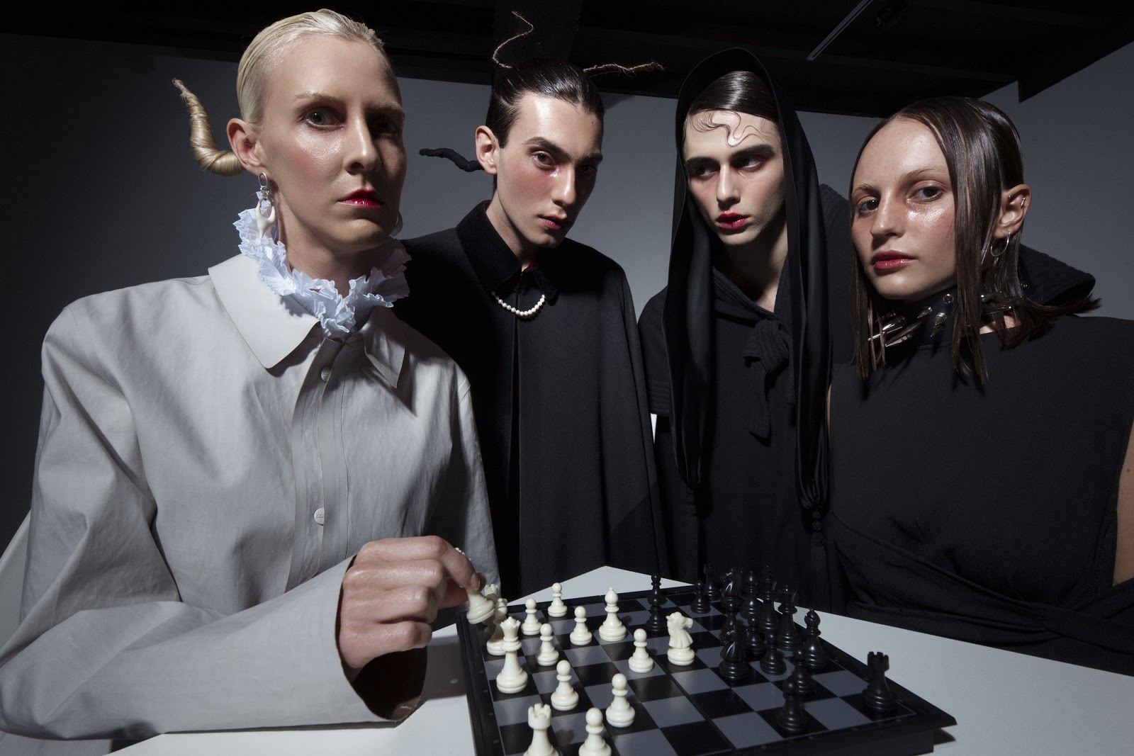 CHESS — Look 9
