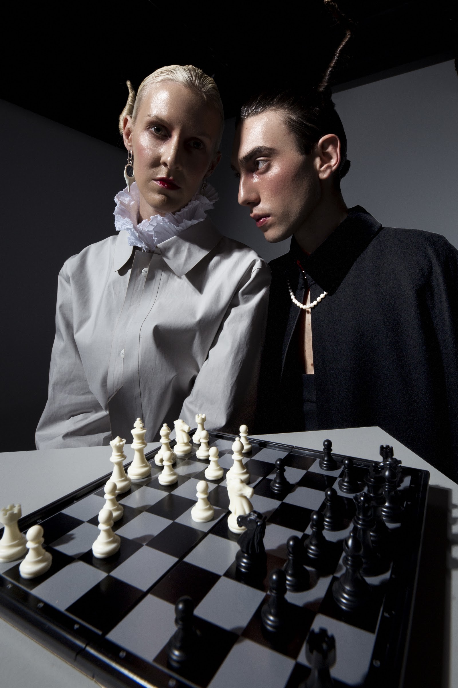 CHESS — Look 10