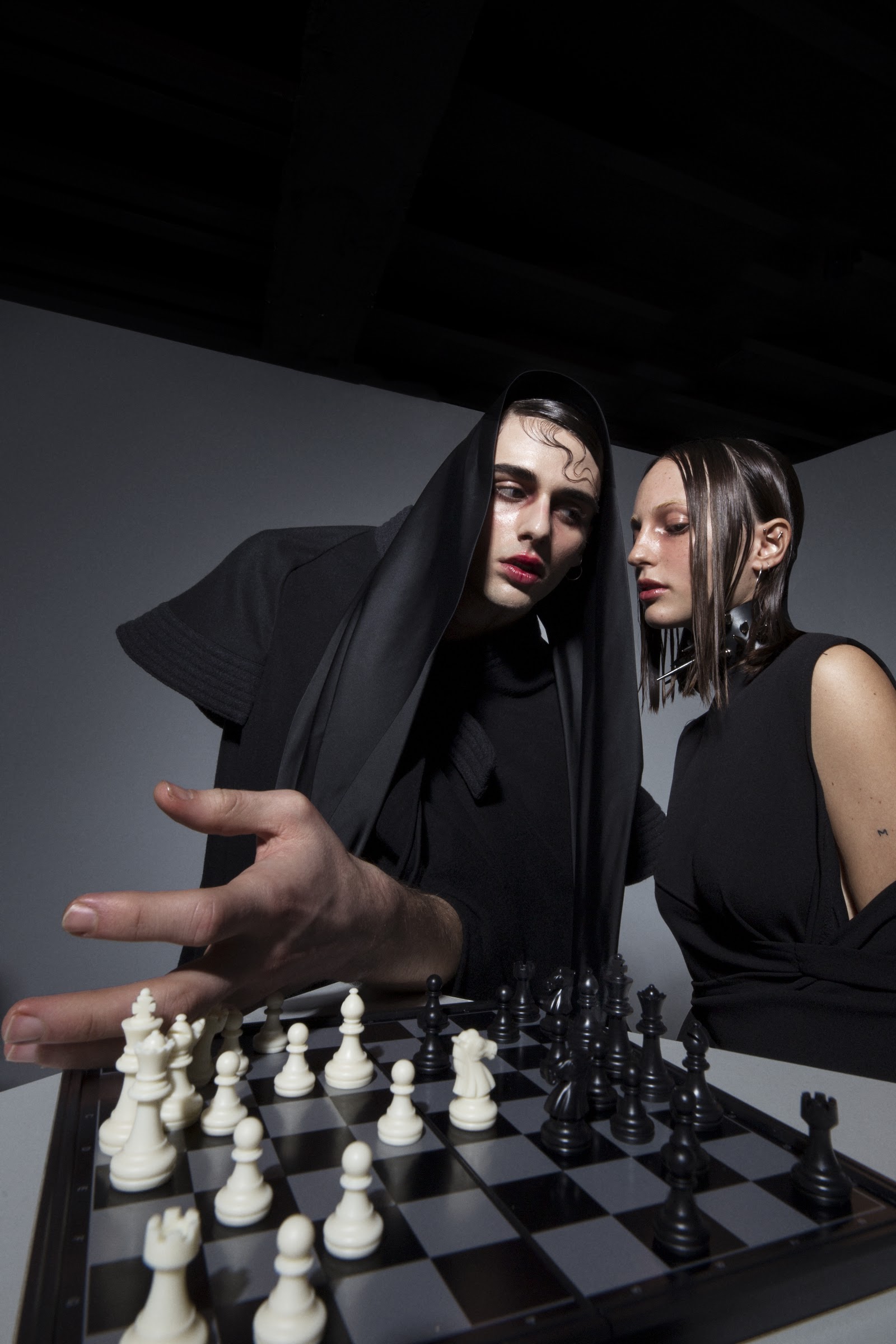 CHESS — Look 11