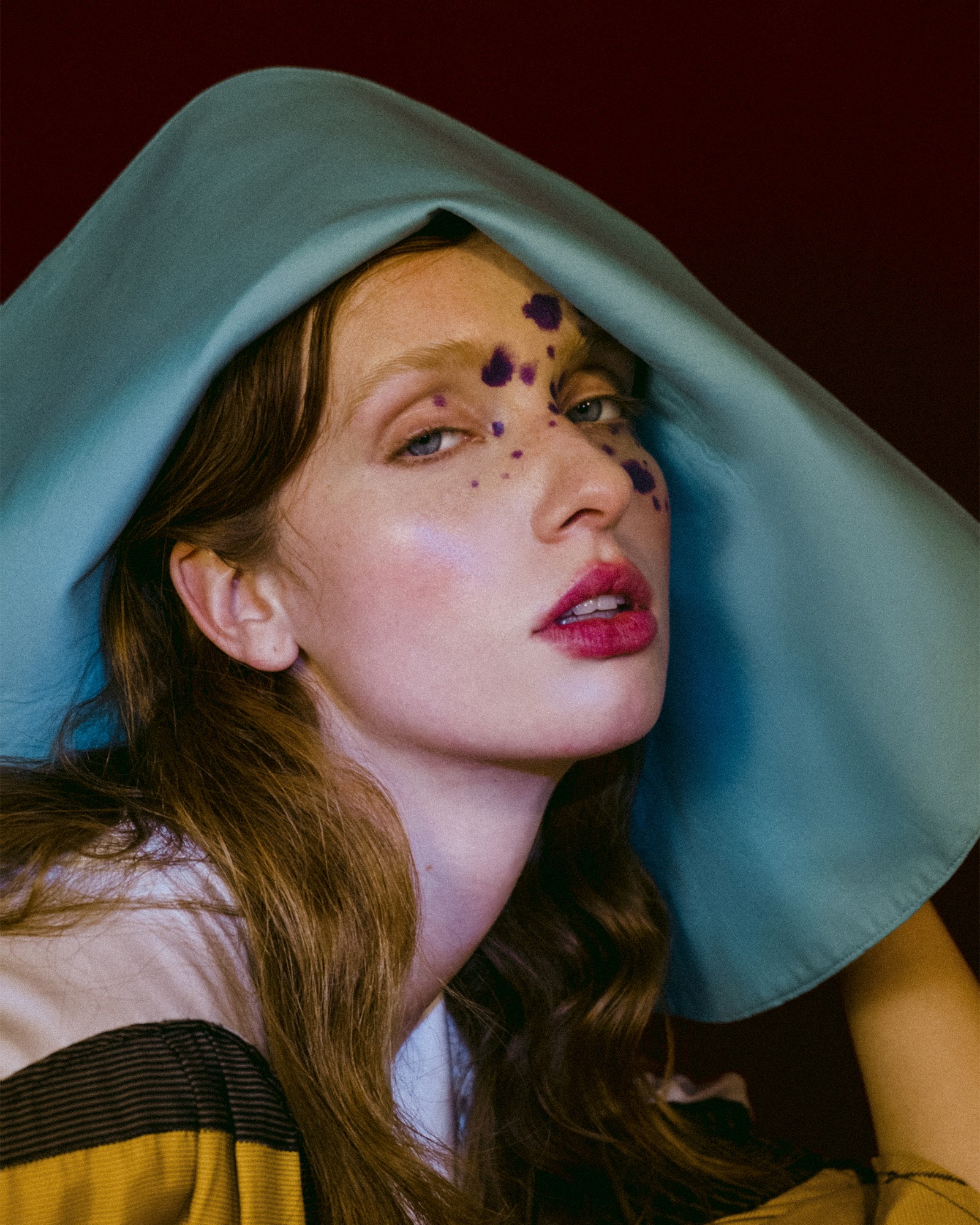 LA STANZA CREMISI — Look 11