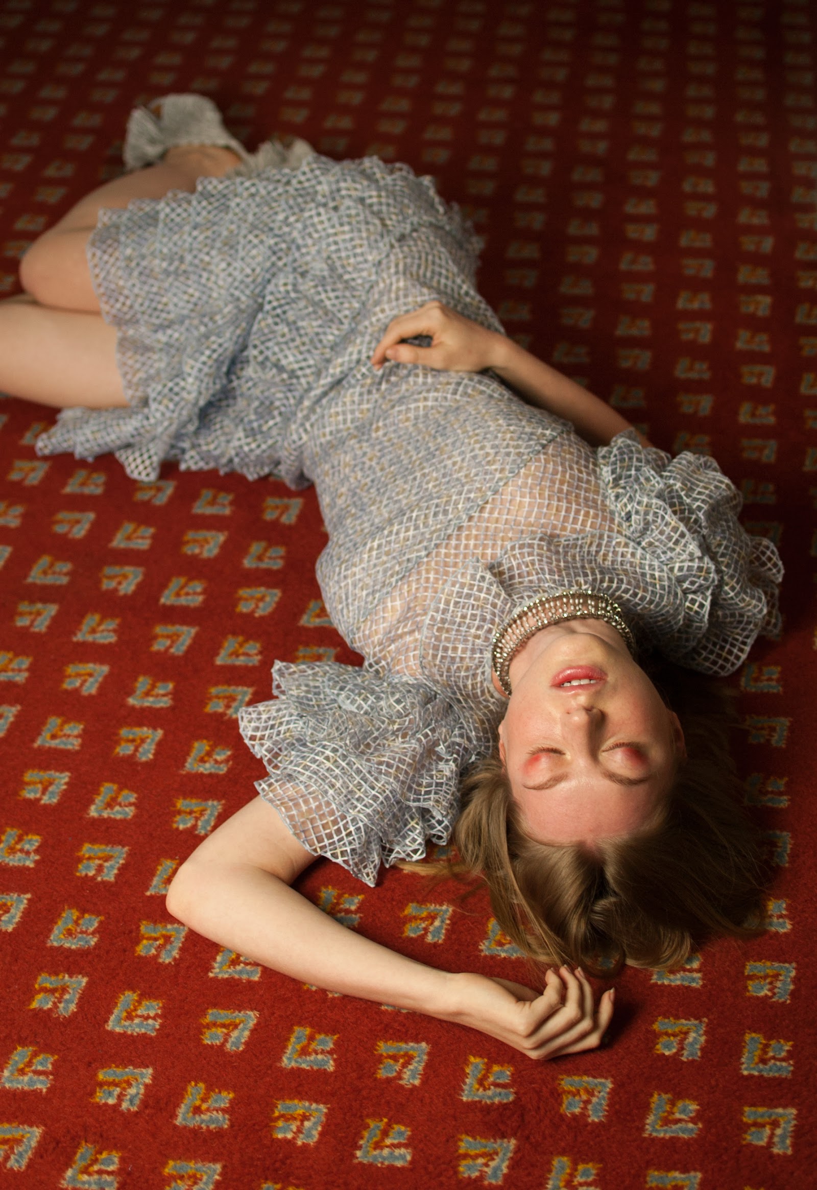 SUICIDE HOTEL — Look 3