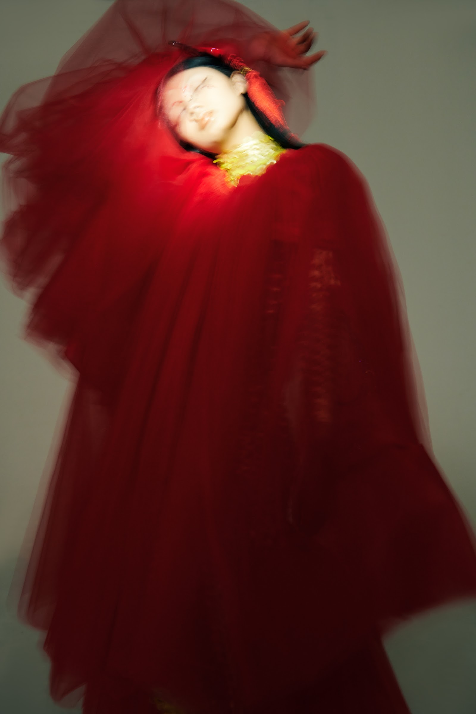 SCARLET DRAMA — Look 3