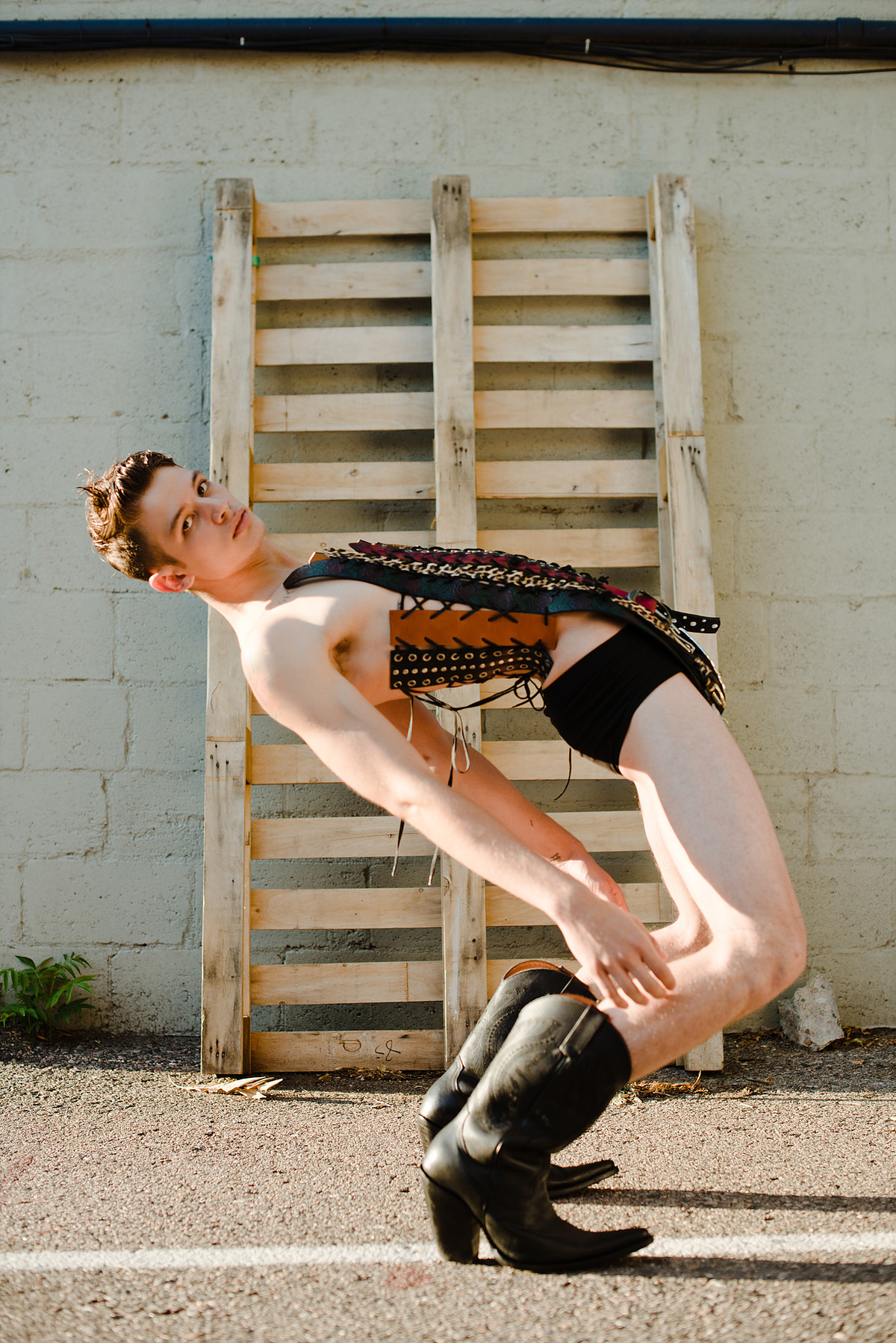 DRUGSTORE COWBOY — Look 10