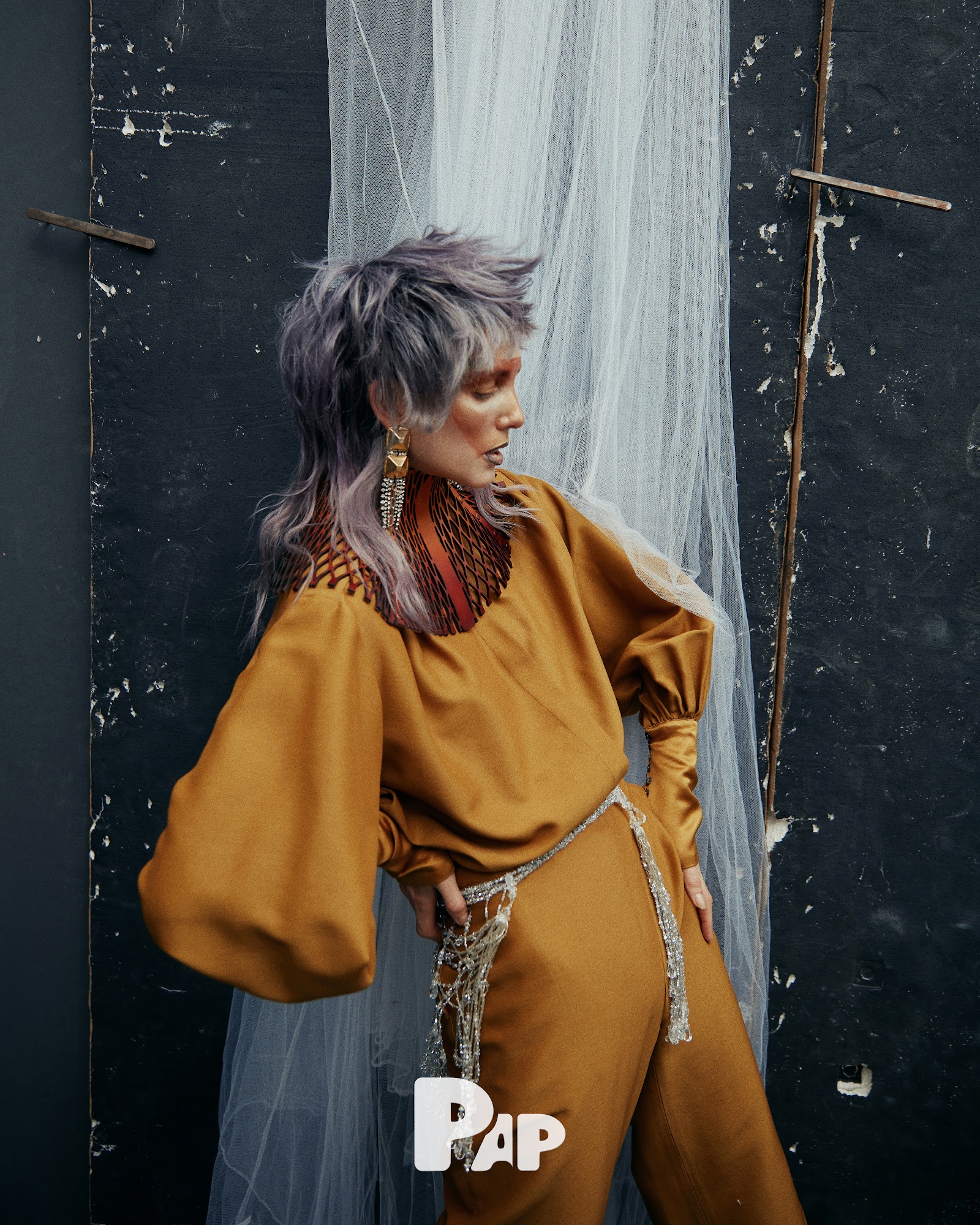 LOUVECIENNES — Look 12