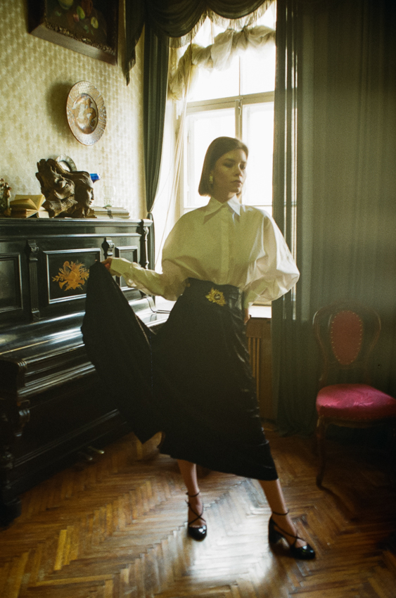INTERIORS — Look 1