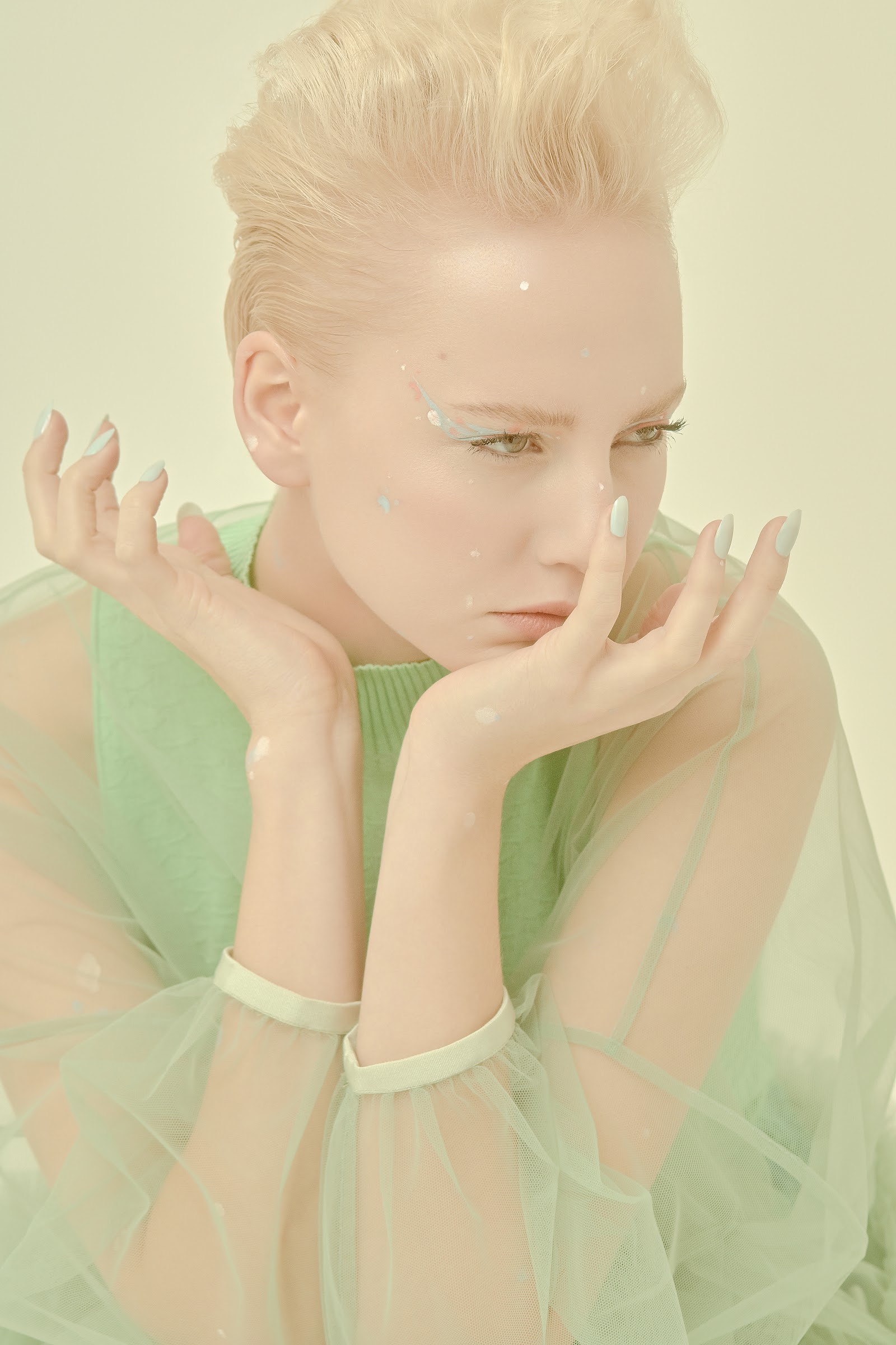 PEEK-A-BOO — Look 5