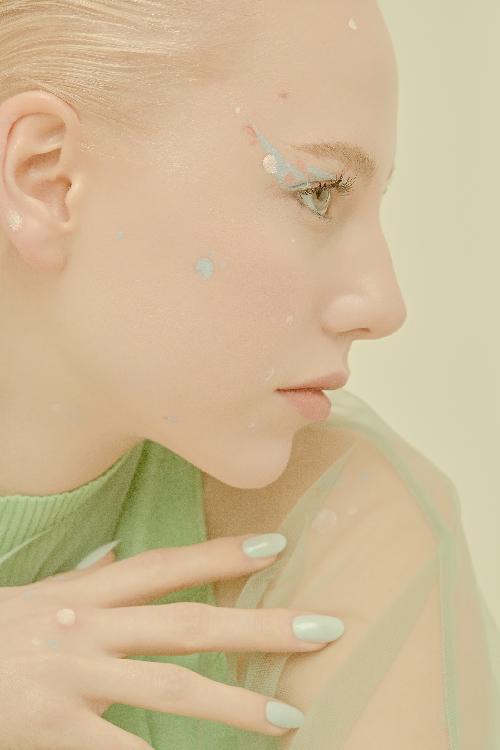 PEEK-A-BOO — Look 6