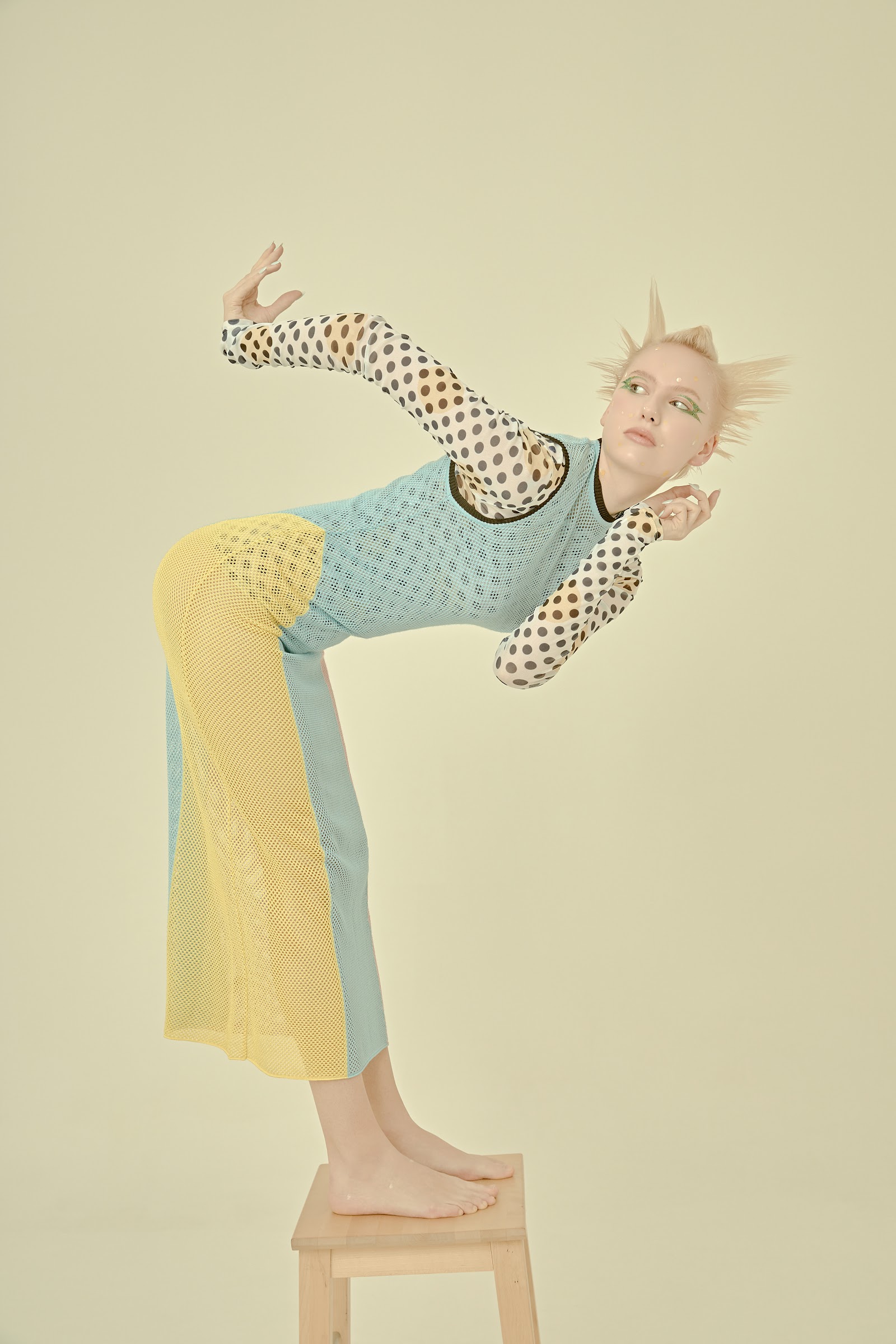 PEEK-A-BOO — Look 10