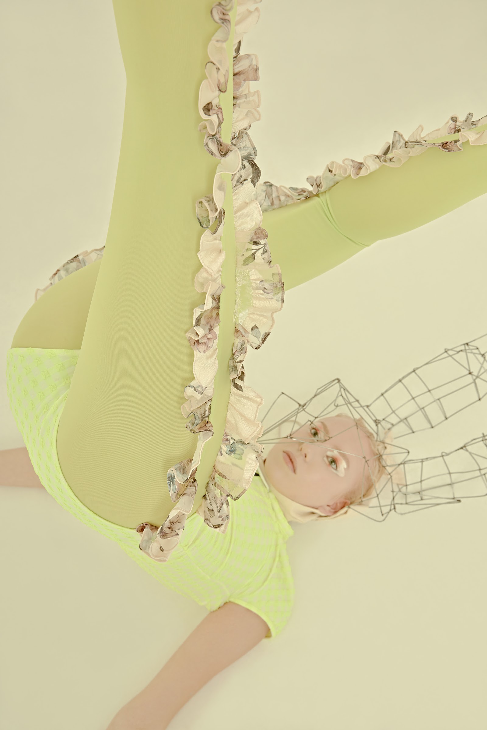 PEEK-A-BOO — Look 17