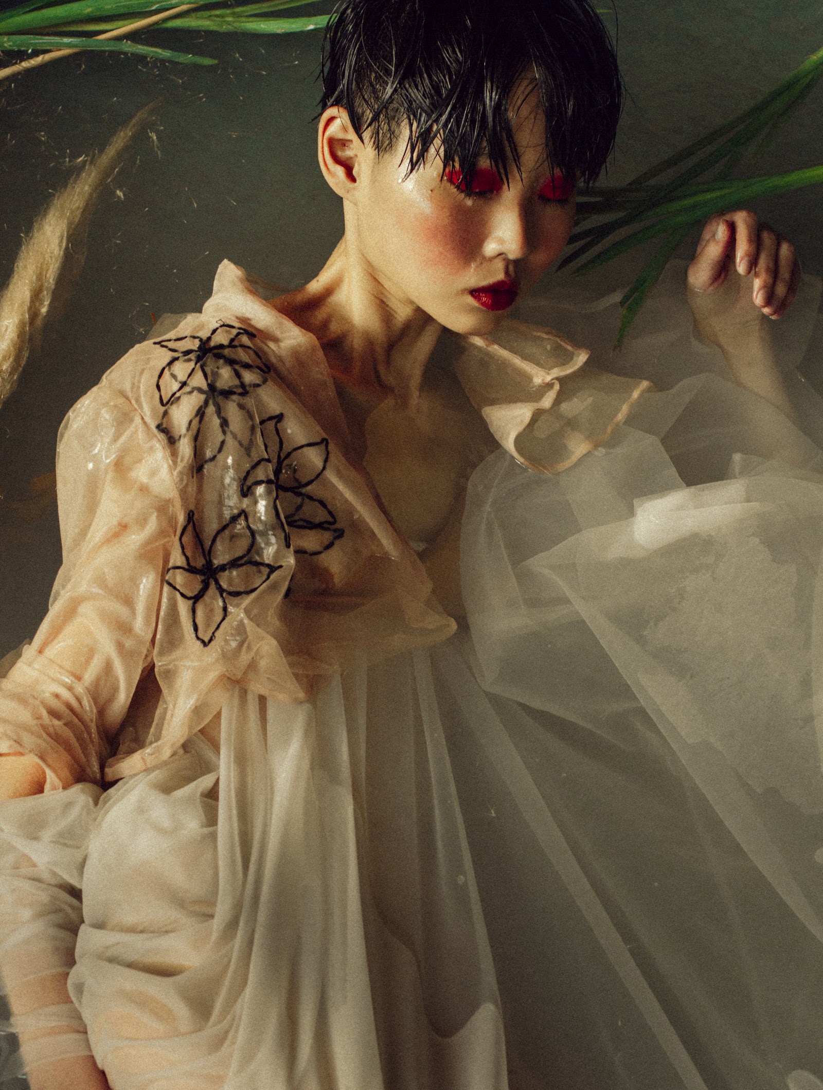 TROUBLE WATER — Look 8