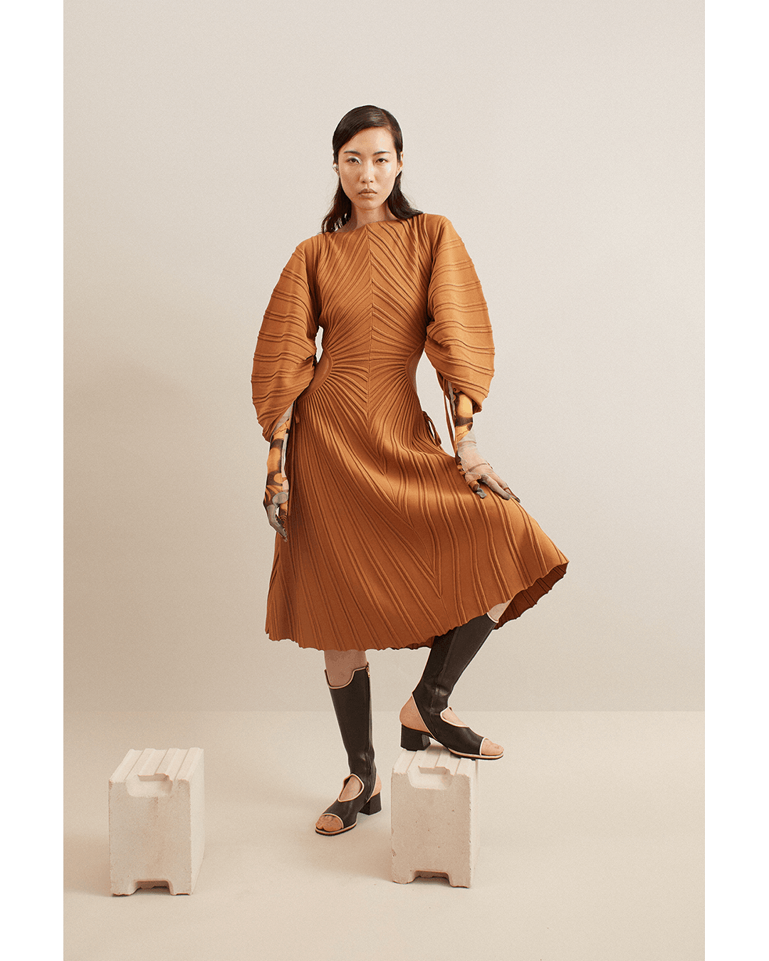 EARTH AND STONE — Look 10
