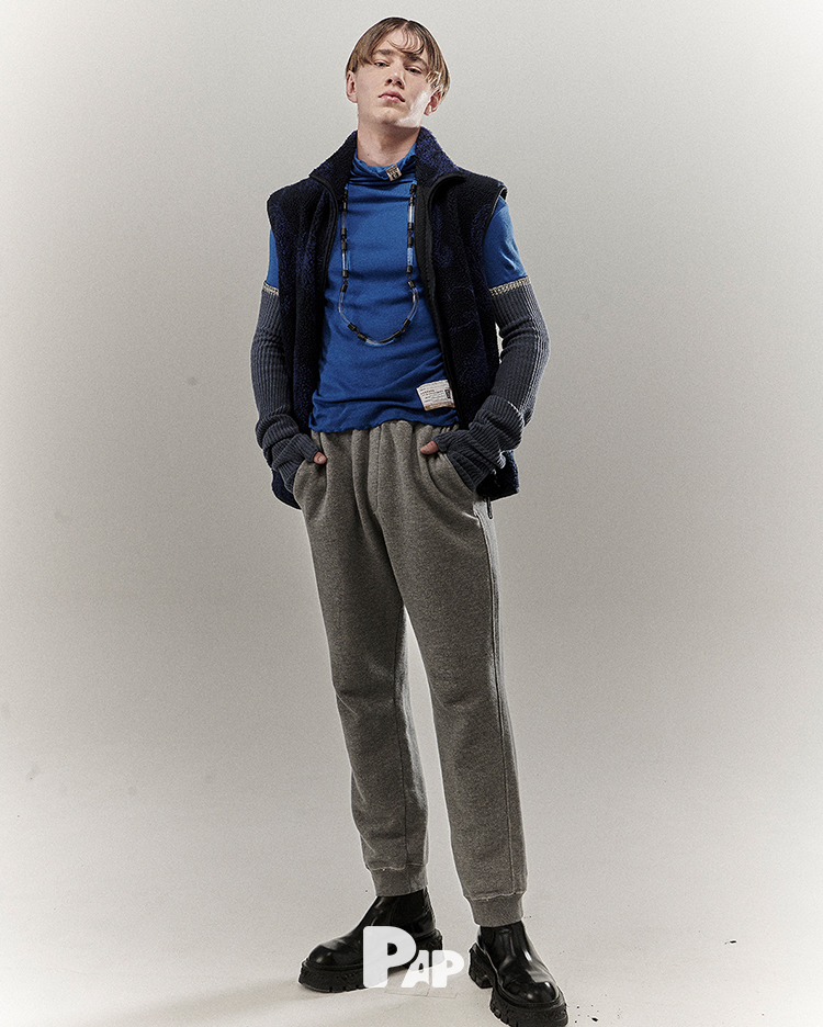 NEW WORLD — Look 8