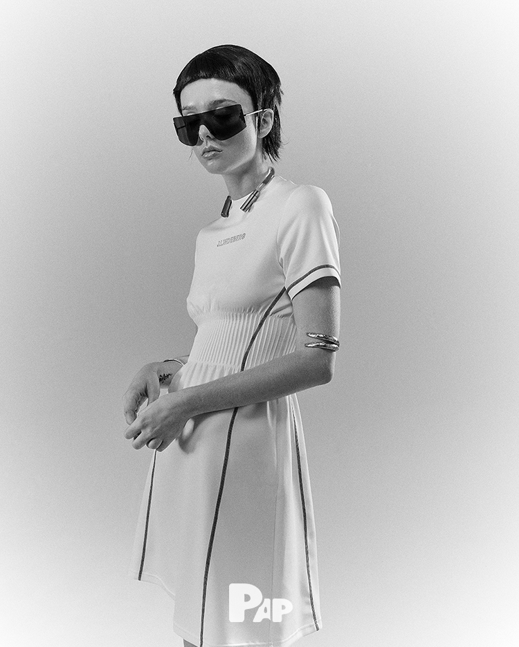 NEW WORLD — Look 9