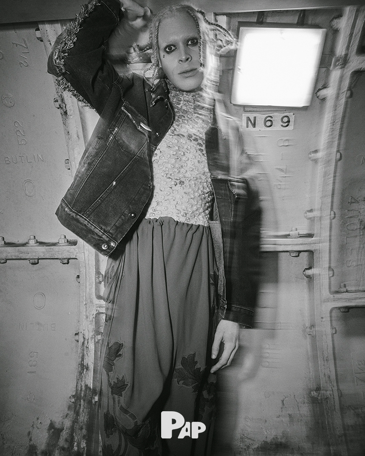 NEW WORLD — Look 14