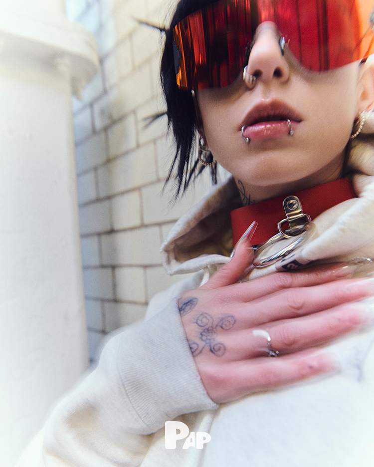 NEW WORLD — Look 21